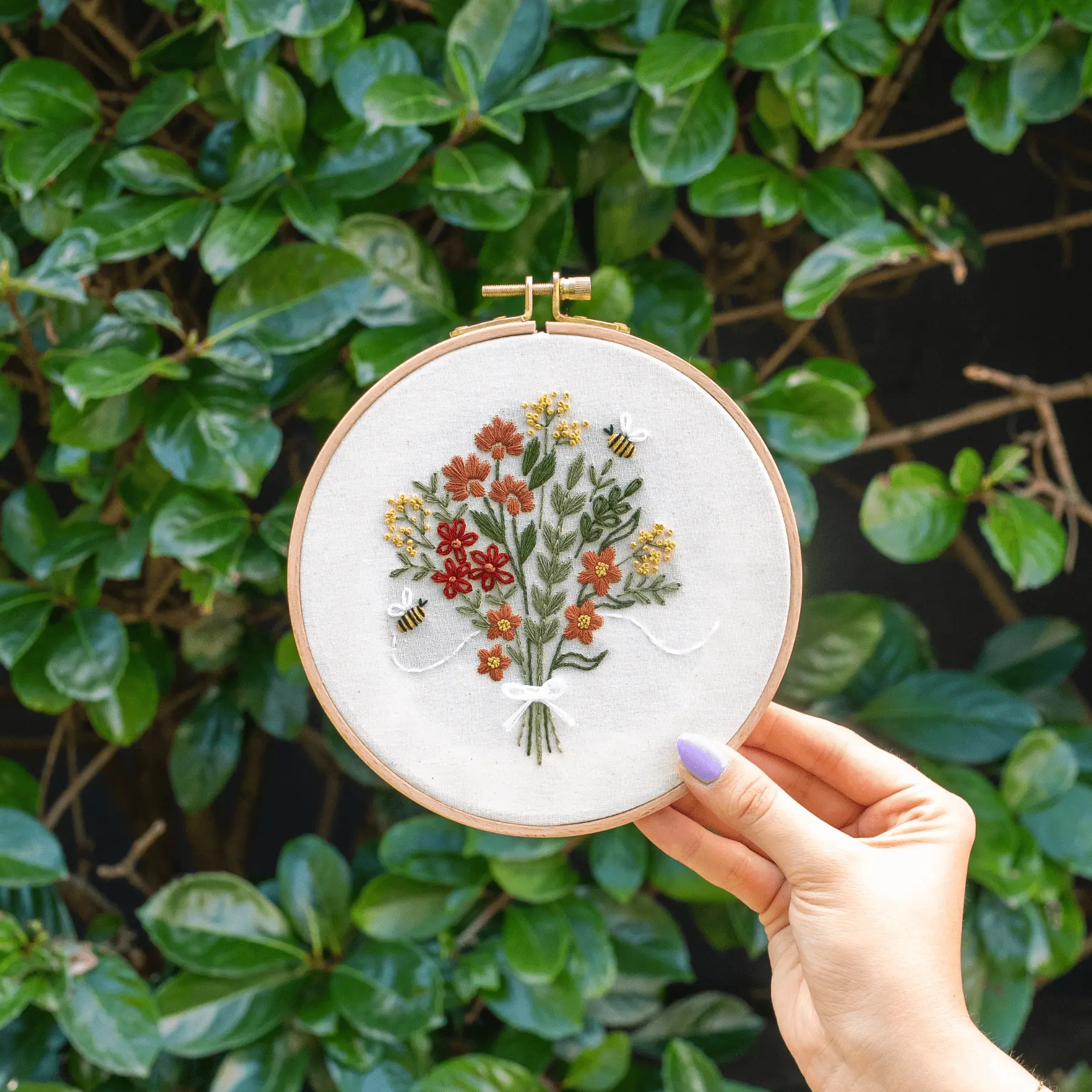 BUZZING BOUQUET - Embroidery Kit - Image 5