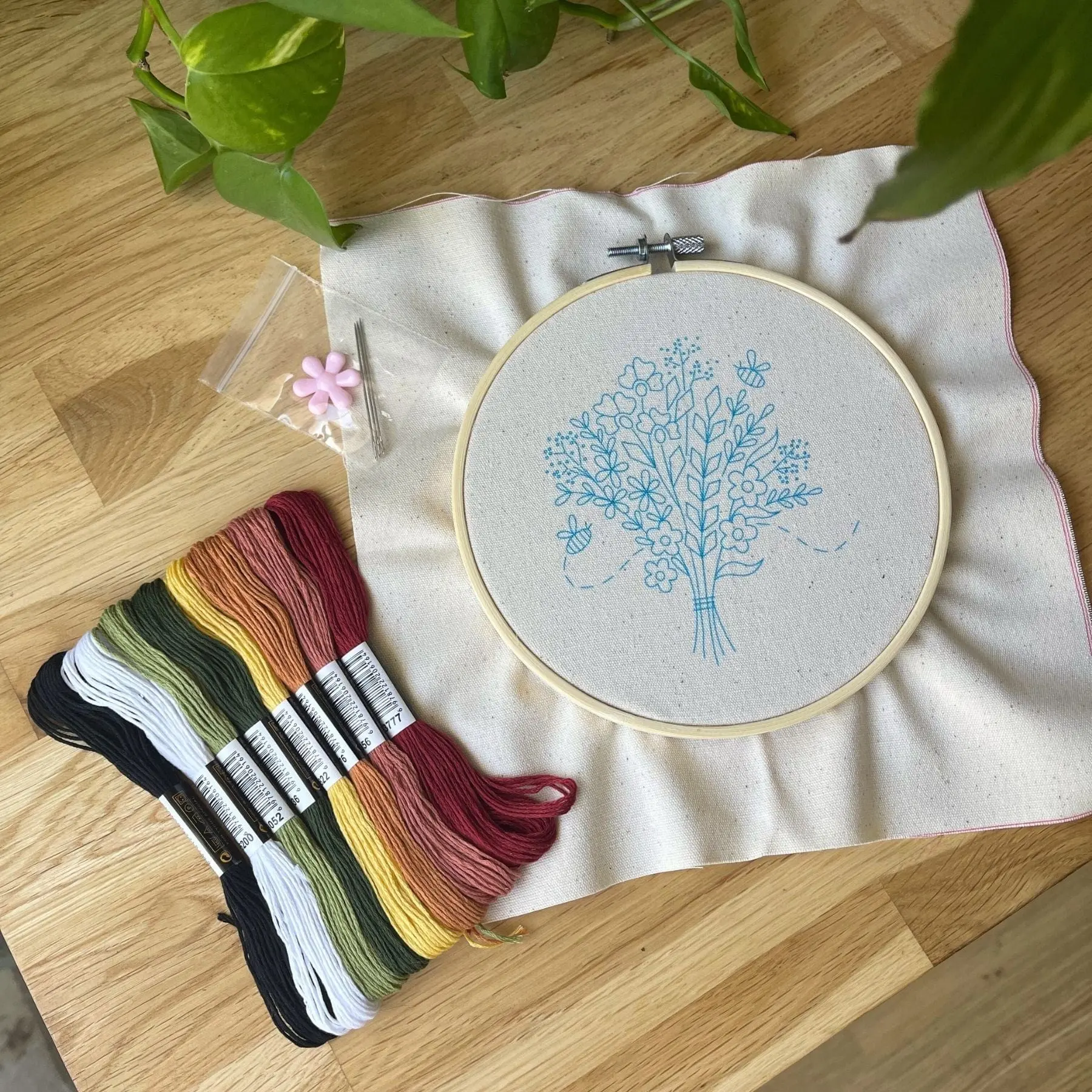 BUZZING BOUQUET - Embroidery Kit - Image 7