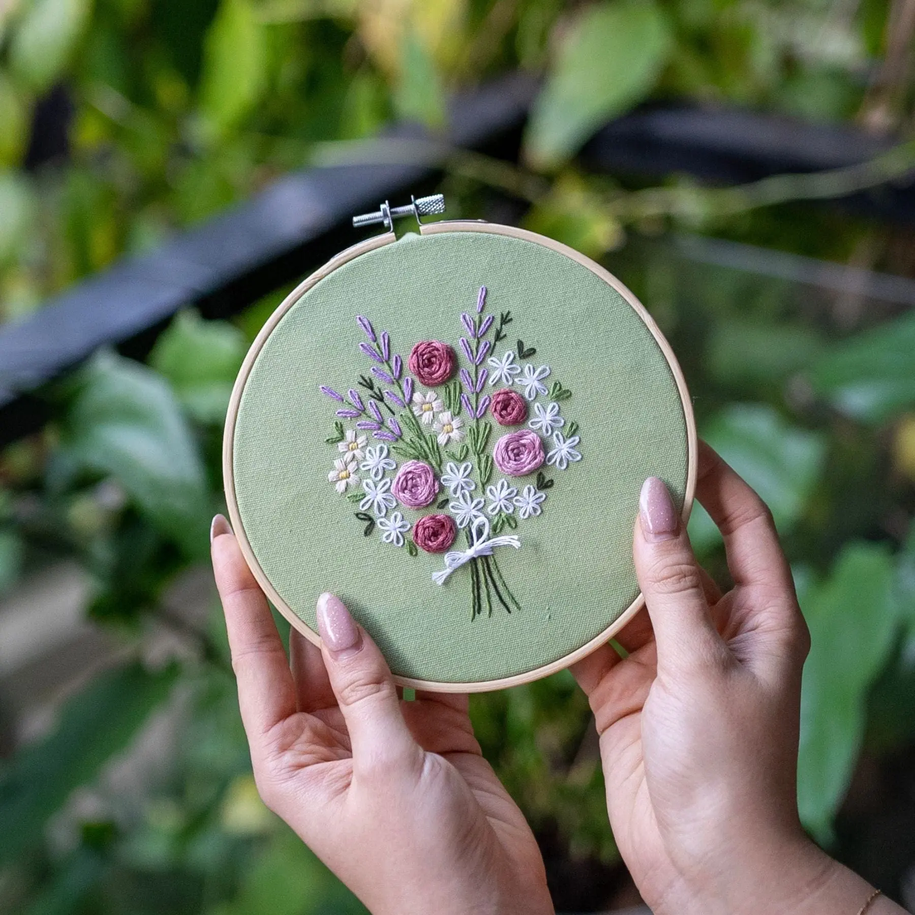 DARLING DAISY BOUQUET - Embroidery Kit - Image 3