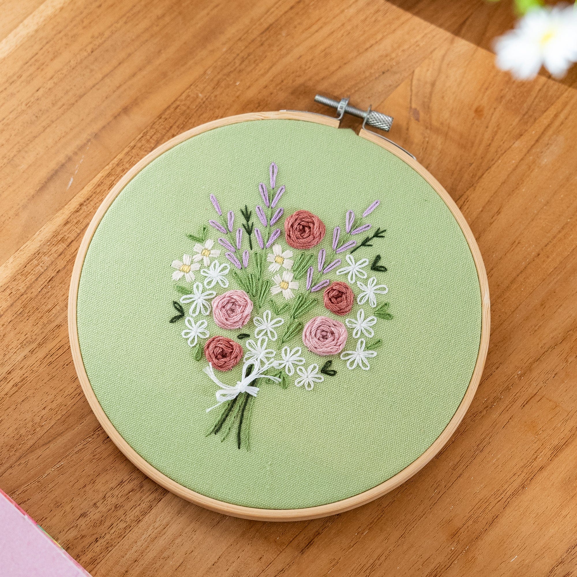 DARLING DAISY BOUQUET - Embroidery Kit - Image 4
