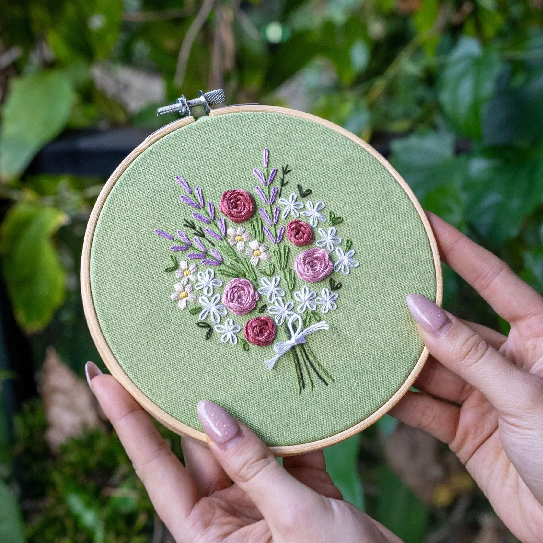 DARLING DAISY BOUQUET - Embroidery Kit - Image 5