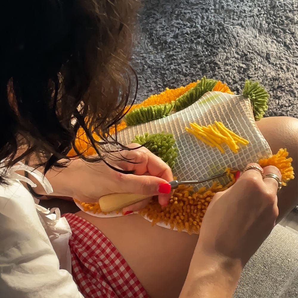 DELIGHTFUL DAISIES - Rug Making Kit - Image 5