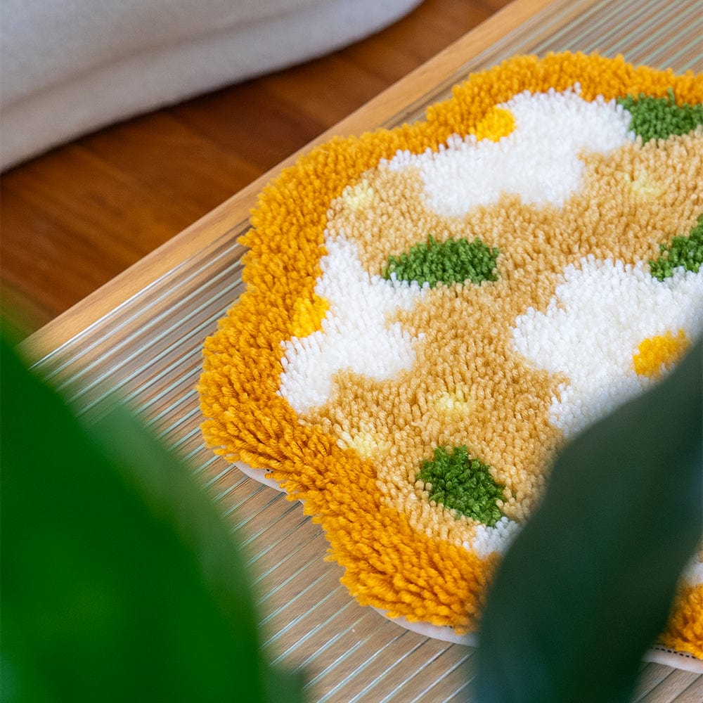 DELIGHTFUL DAISIES - Rug Making Kit - Image 8