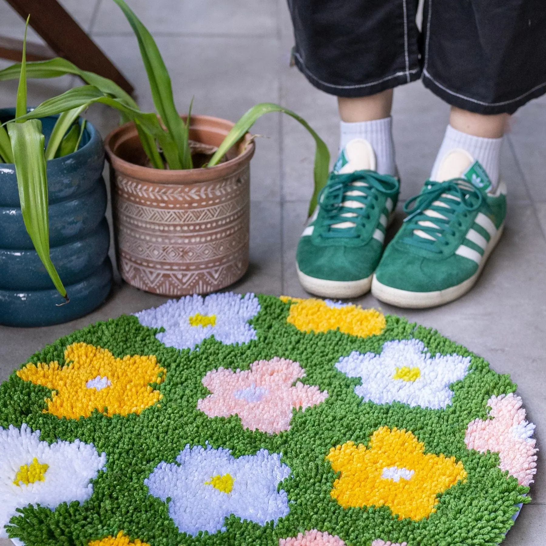 FLOWER BOMB GREEN - Rug Making Kit - Image 2