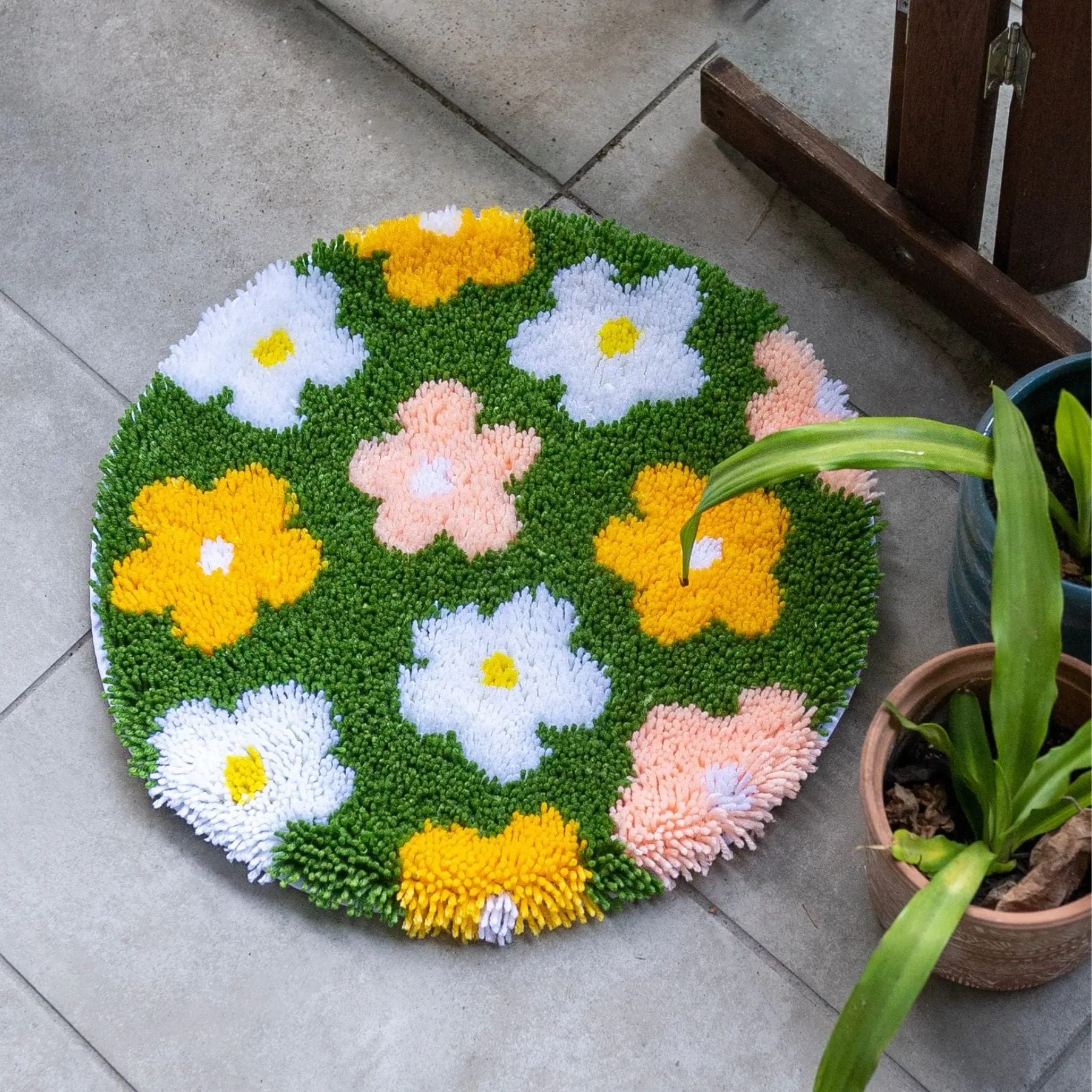 FLOWER BOMB GREEN - Rug Making Kit - Image 3