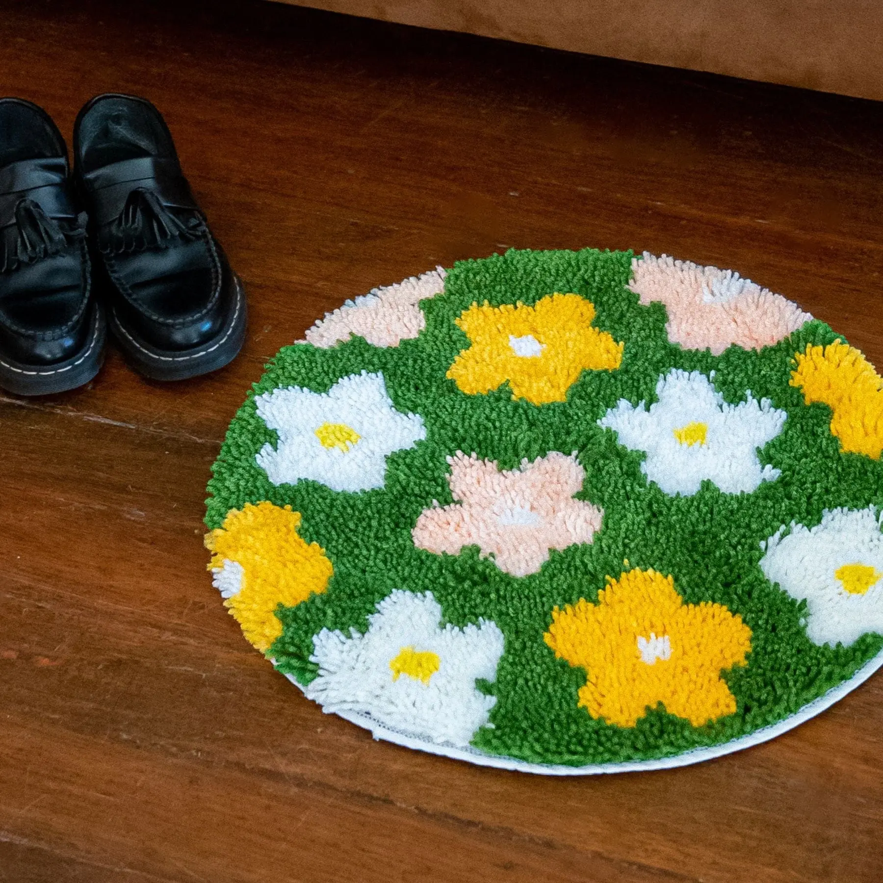 FLOWER BOMB GREEN - Rug Making Kit - Image 7