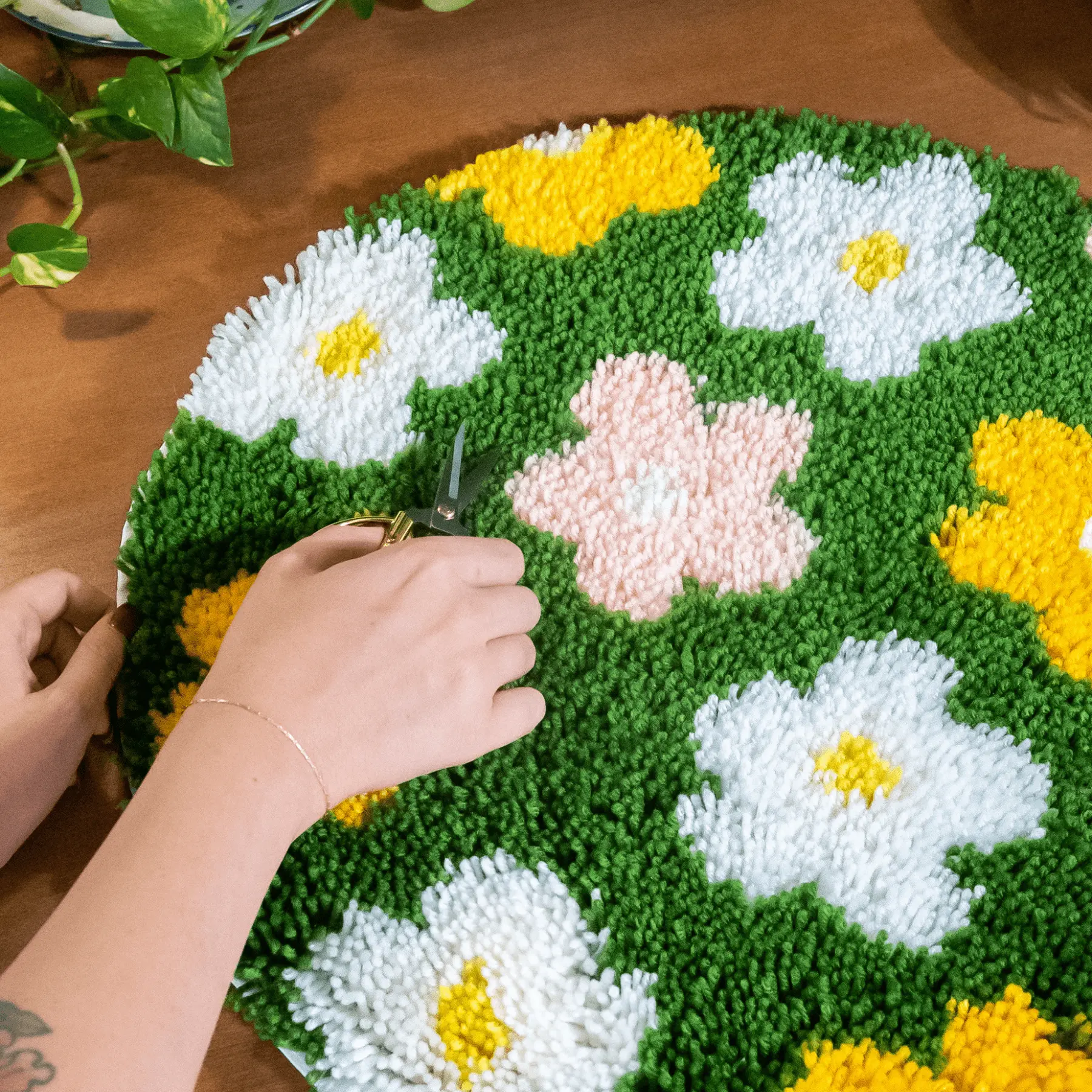 FLOWER BOMB GREEN - Rug Making Kit - Image 8