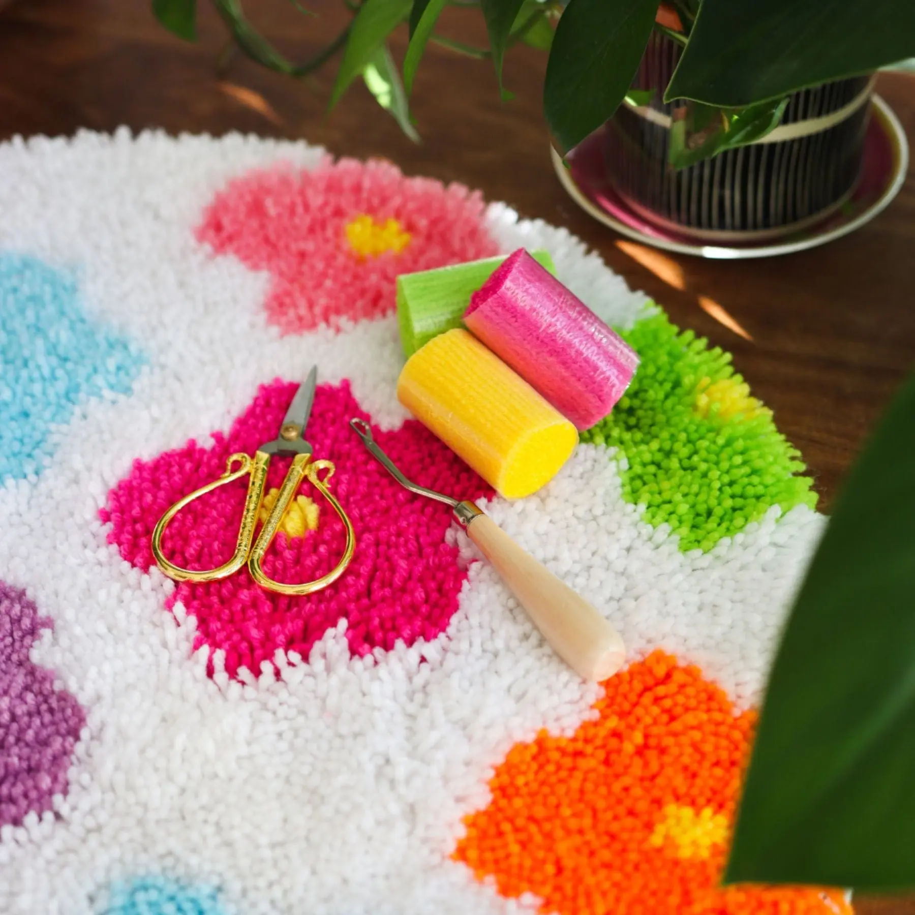 FLOWER BOMB RAINBOW - Rug Making Kit - Image 3
