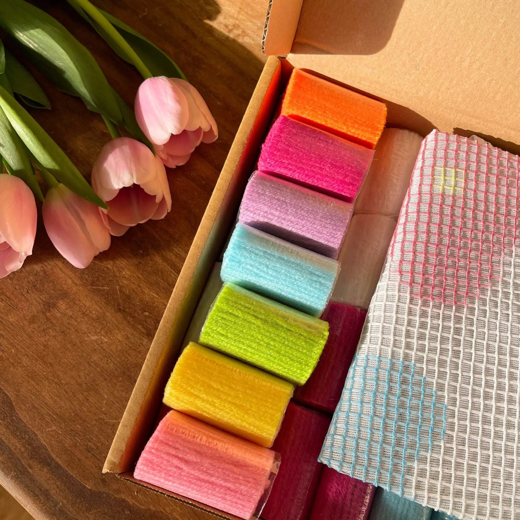 FLOWER BOMB RAINBOW - Rug Making Kit - Image 4