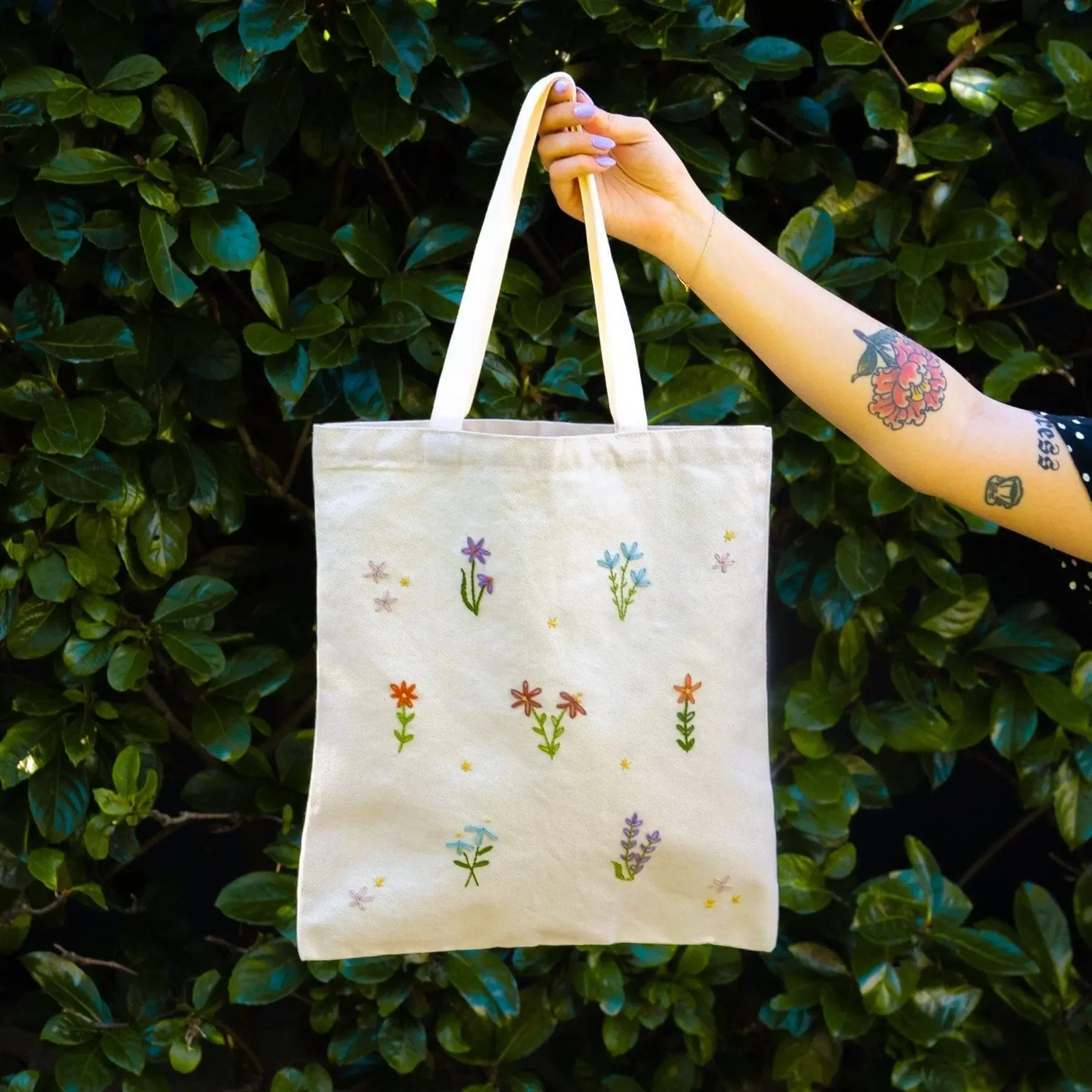 FLOWER FIELD - Embroidered Tote Bag Kit