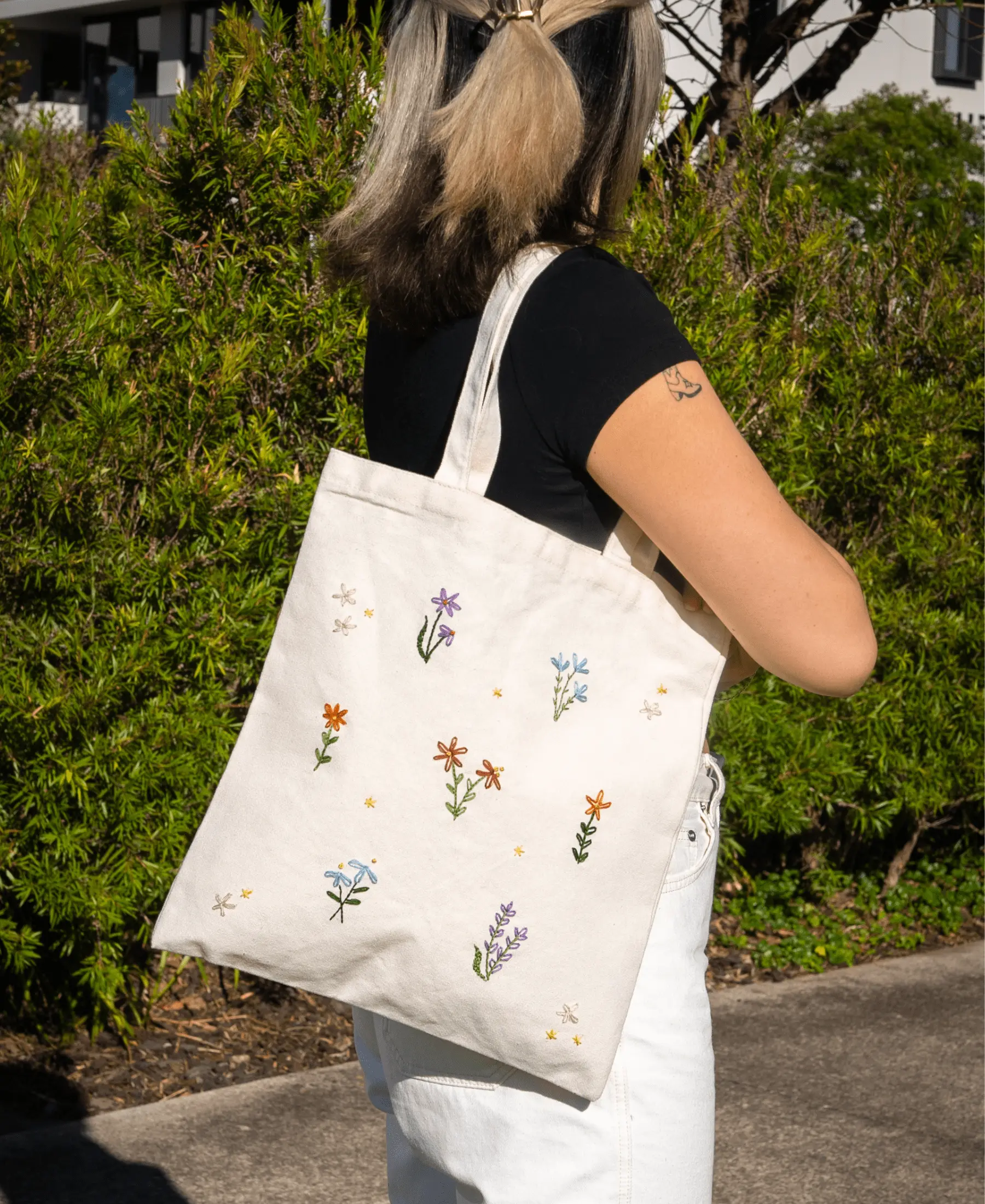 FLOWER FIELD - Embroidered Tote Bag Kit - Image 2