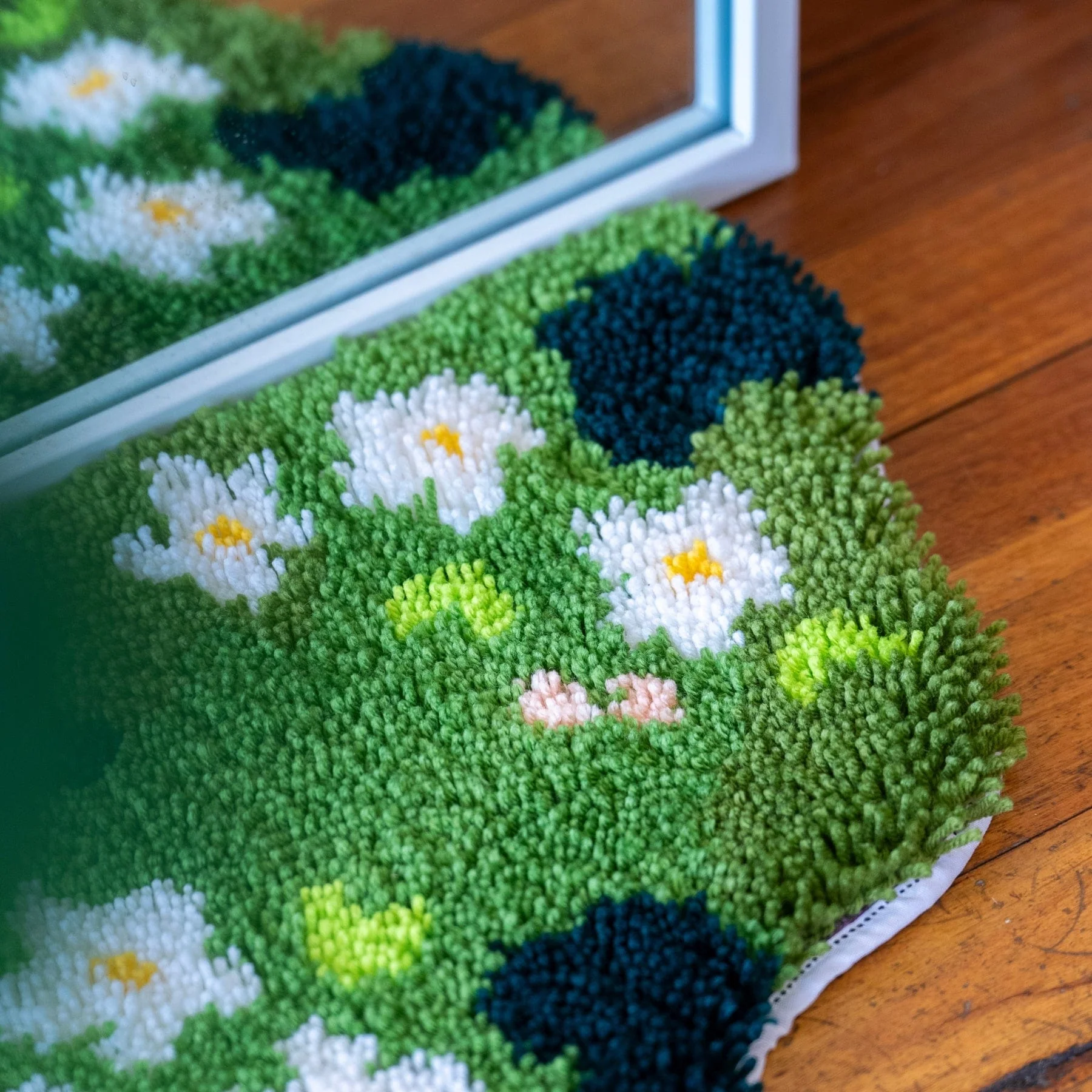 FLOWER GLADE - XL Mirror Rug Making Kit - Image 12