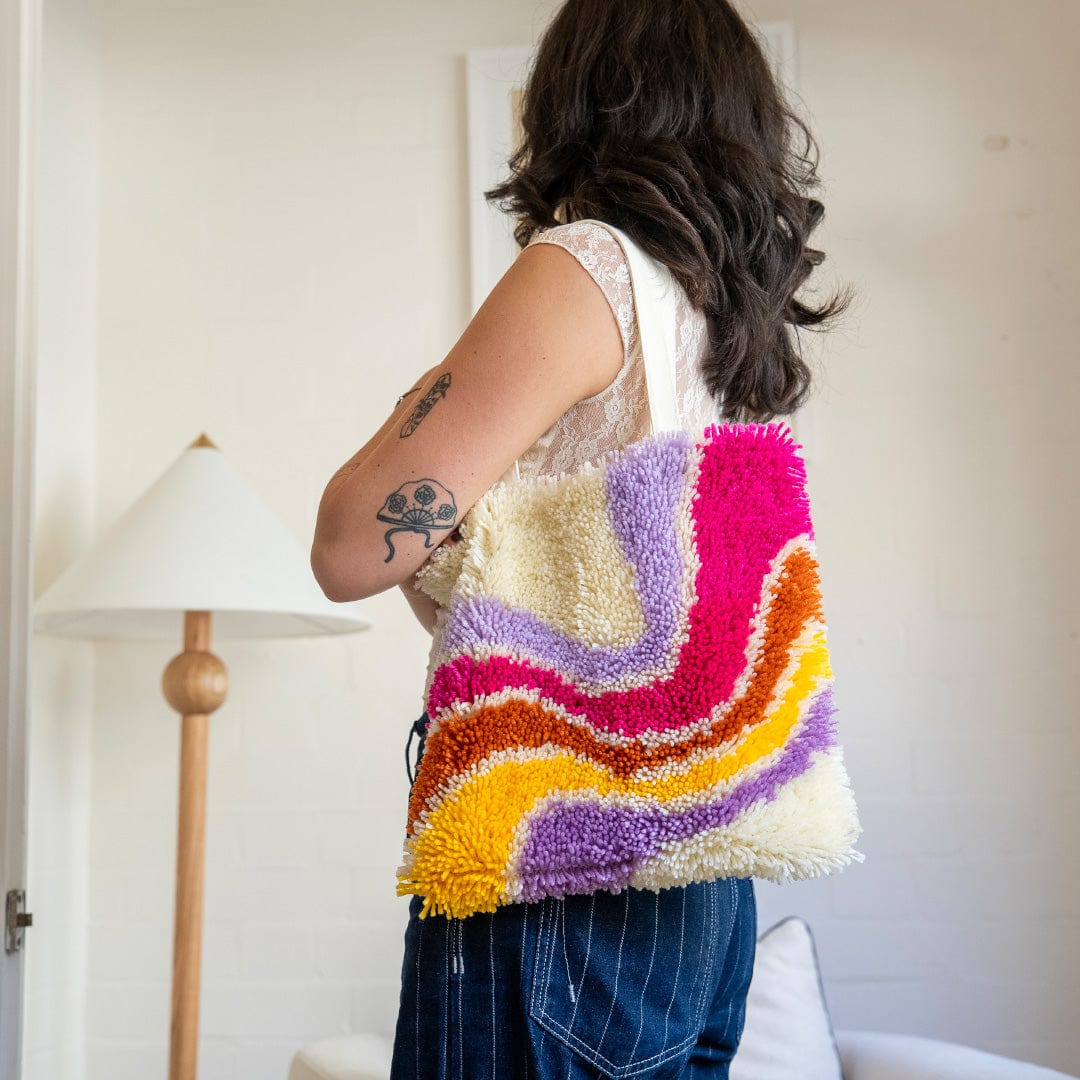 MAKING WAVES - Latch Hook Tote Bag - Image 5