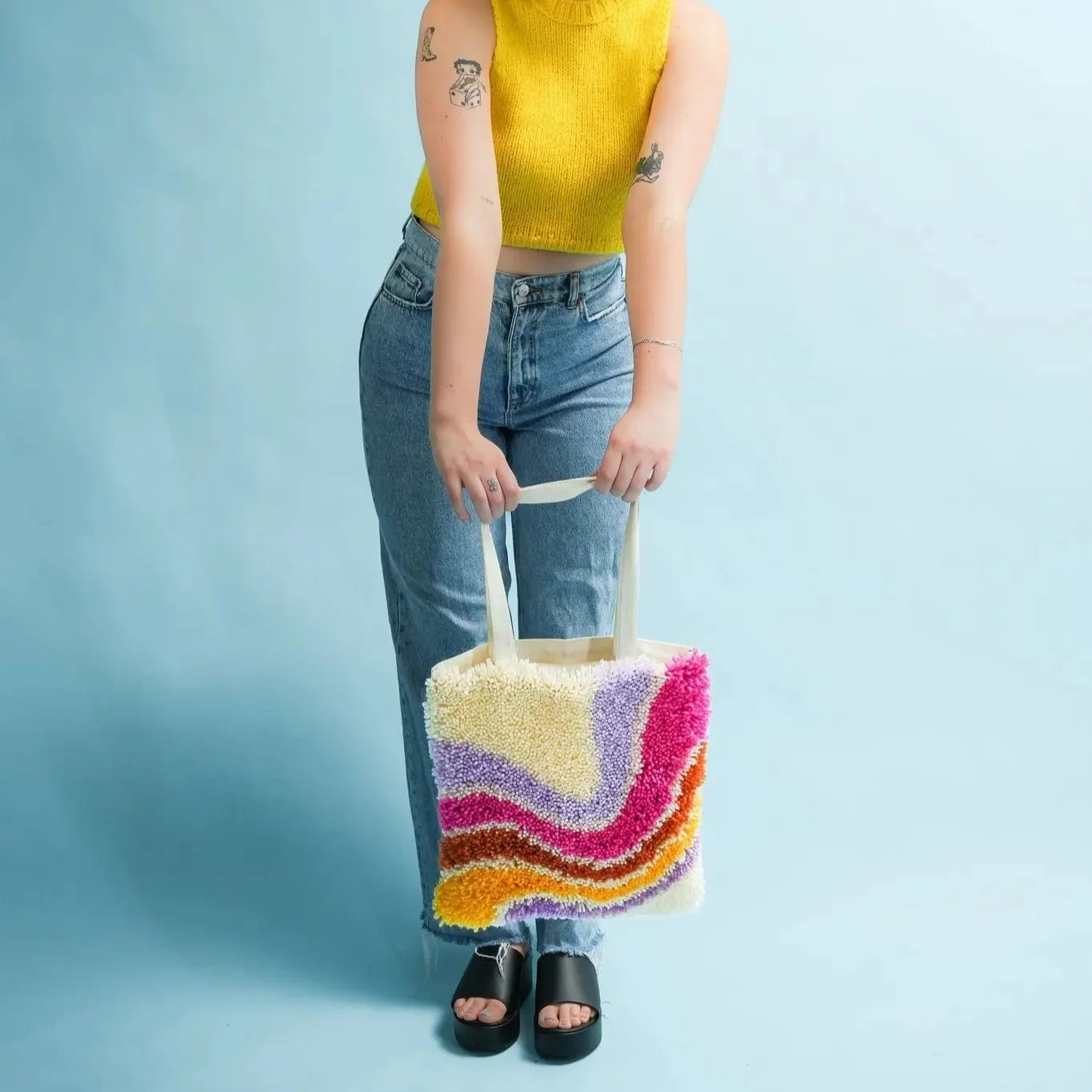 MAKING WAVES - Latch Hook Tote Bag - Image 6