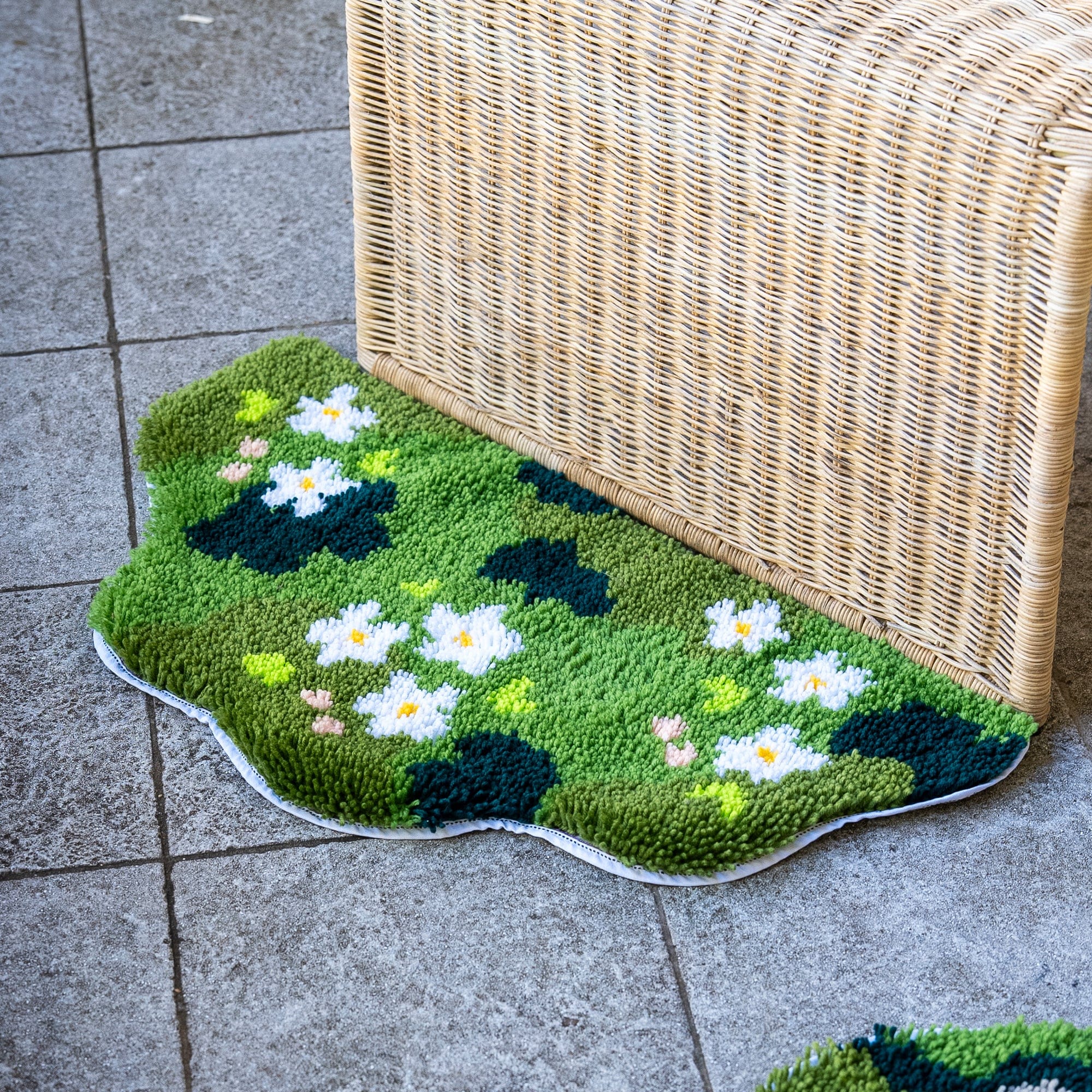 FLOWER GLADE - XL Mirror Rug Making Kit - Image 15