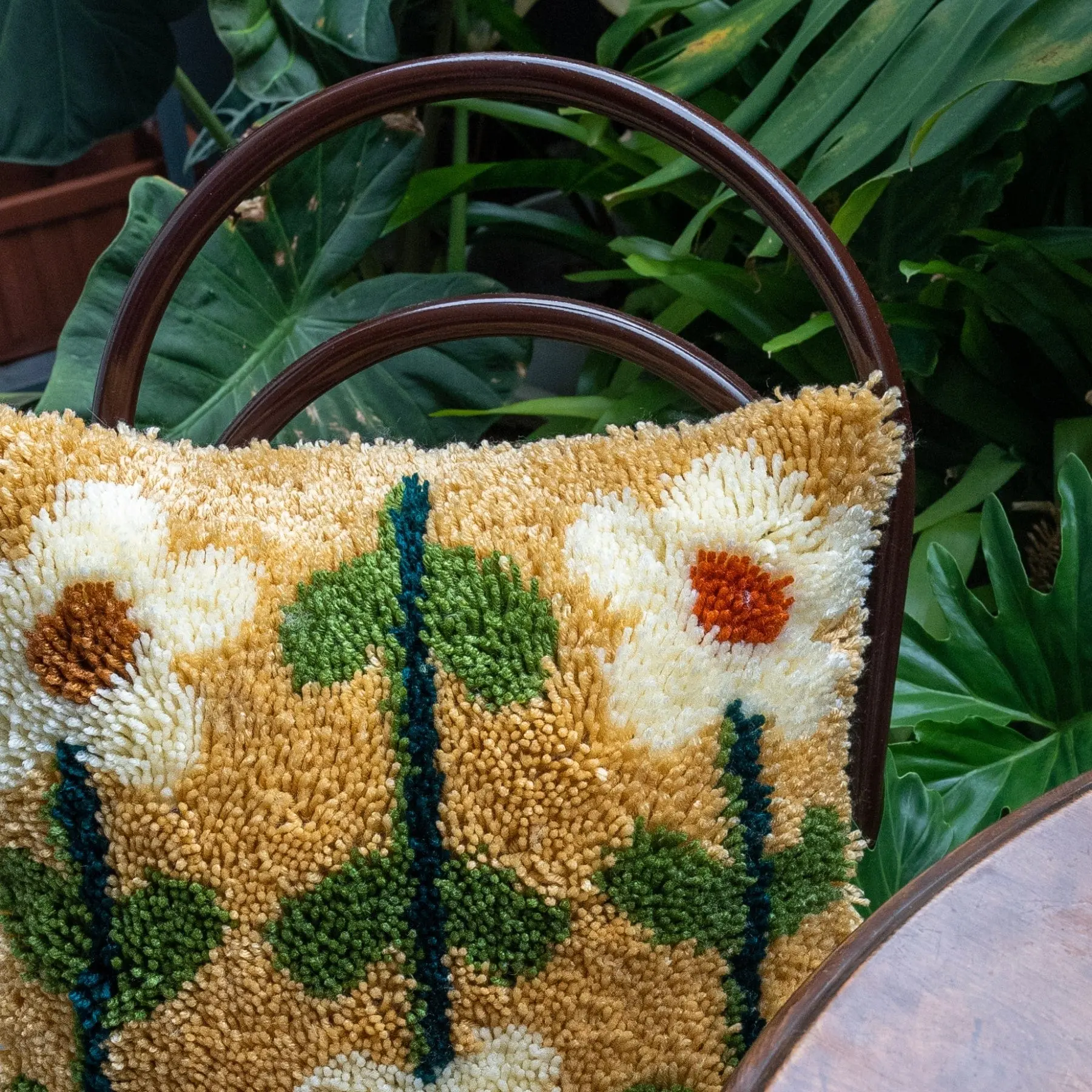 EARTHY PICK OF THE BUNCH - Latch Hook Cushion Kit - Image 14