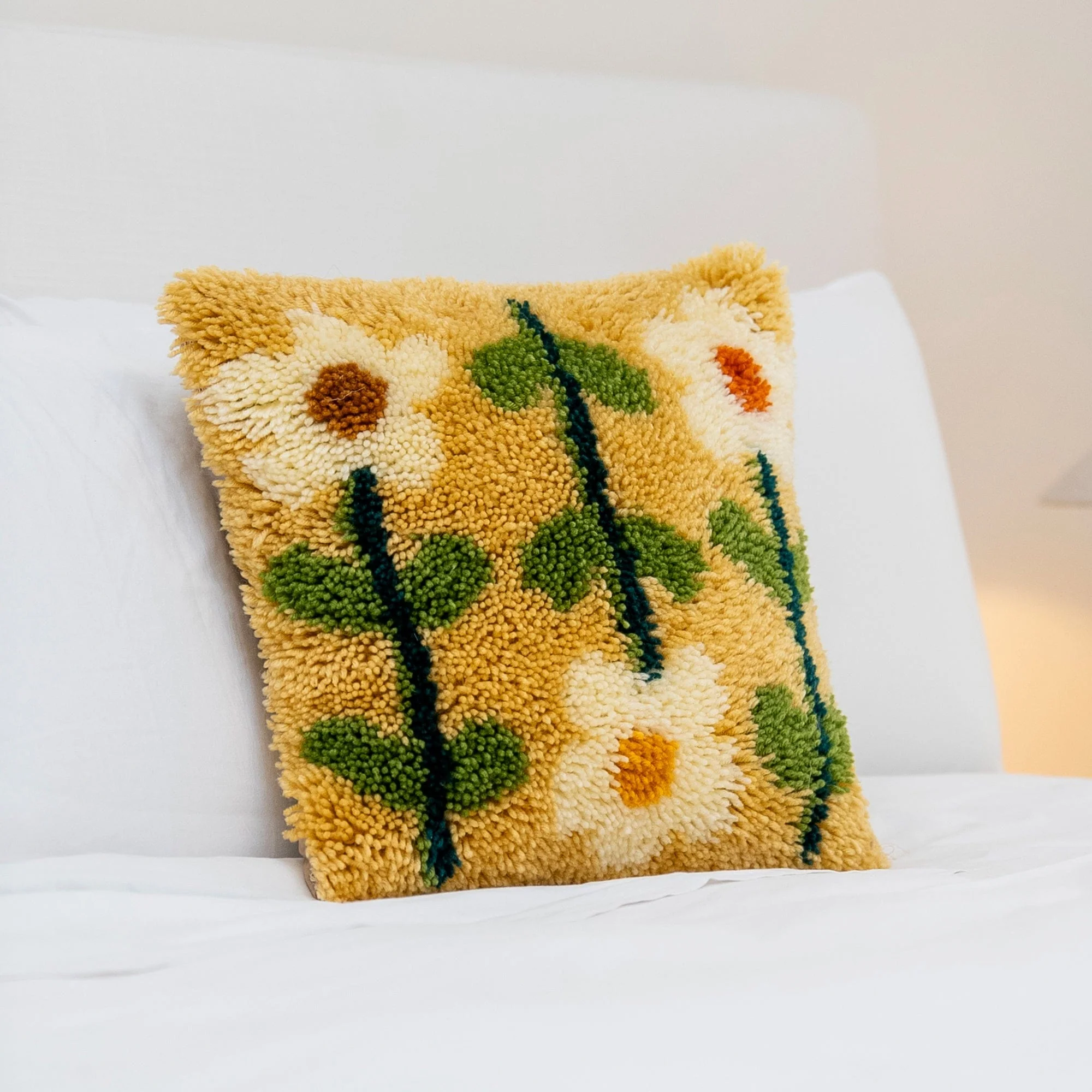 EARTHY PICK OF THE BUNCH - Latch Hook Cushion Kit - Image 3
