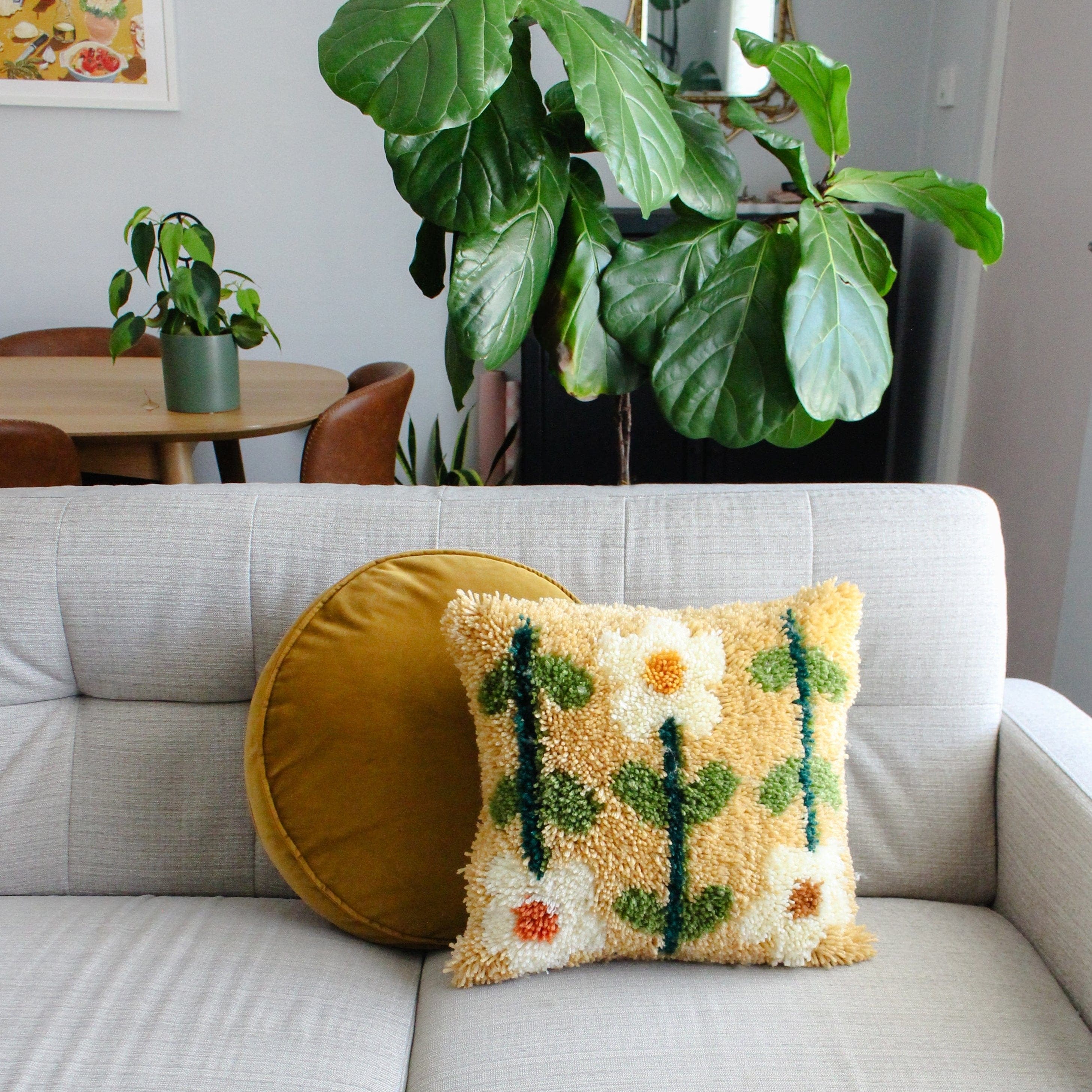 EARTHY PICK OF THE BUNCH - Latch Hook Cushion Kit - Image 5