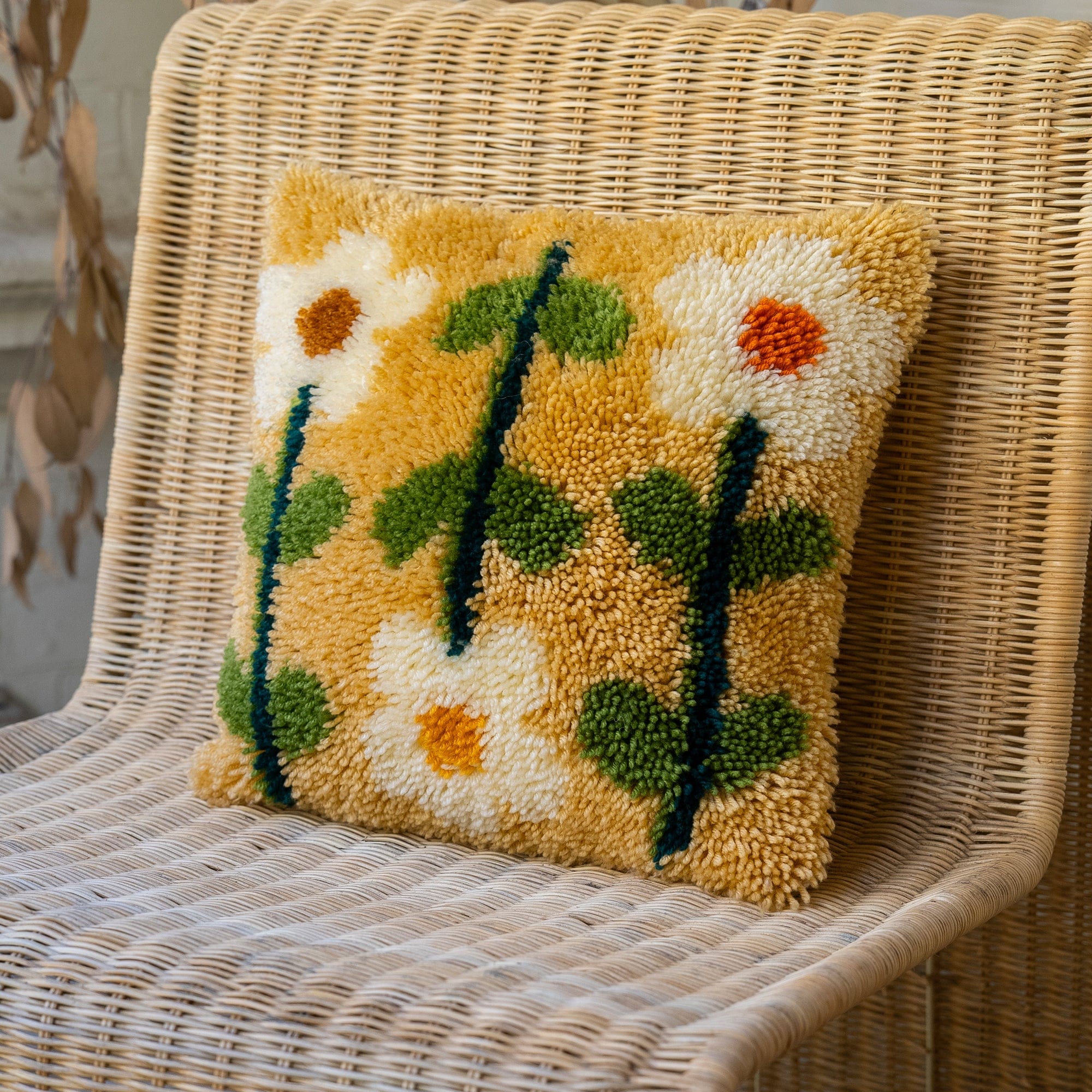 EARTHY PICK OF THE BUNCH - Latch Hook Cushion Kit - Image 6