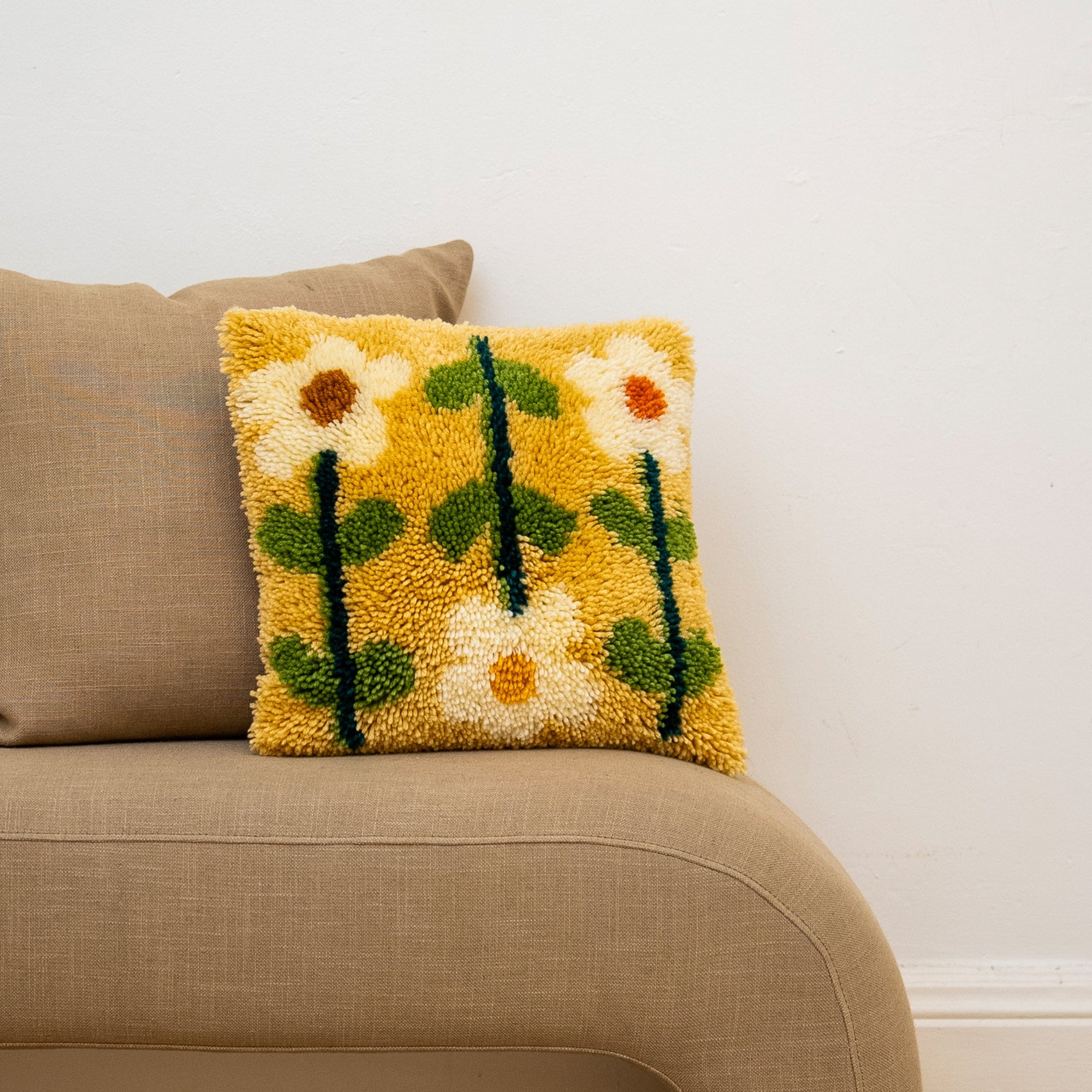 EARTHY PICK OF THE BUNCH - Latch Hook Cushion Kit - Image 7