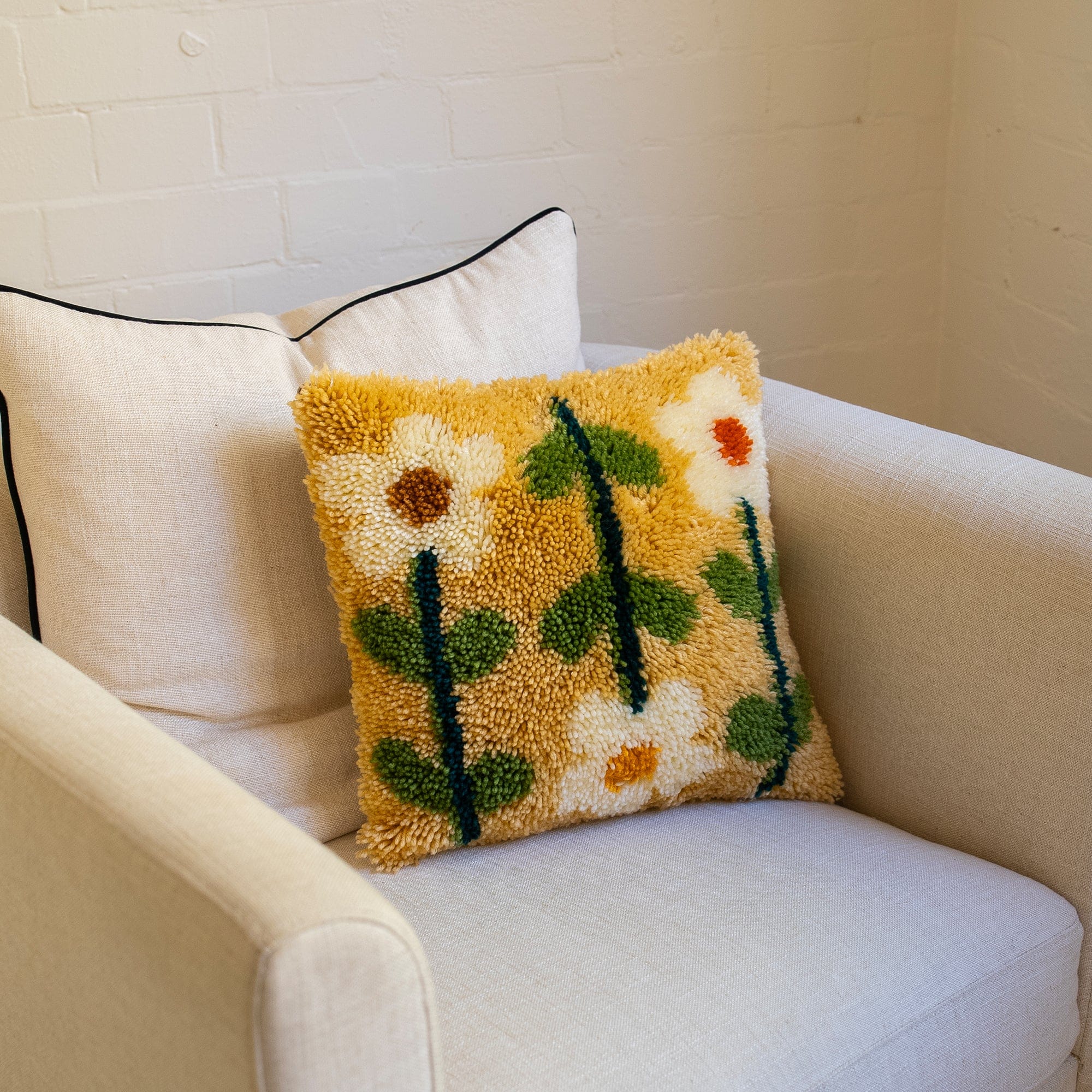 EARTHY PICK OF THE BUNCH - Latch Hook Cushion Kit - Image 9