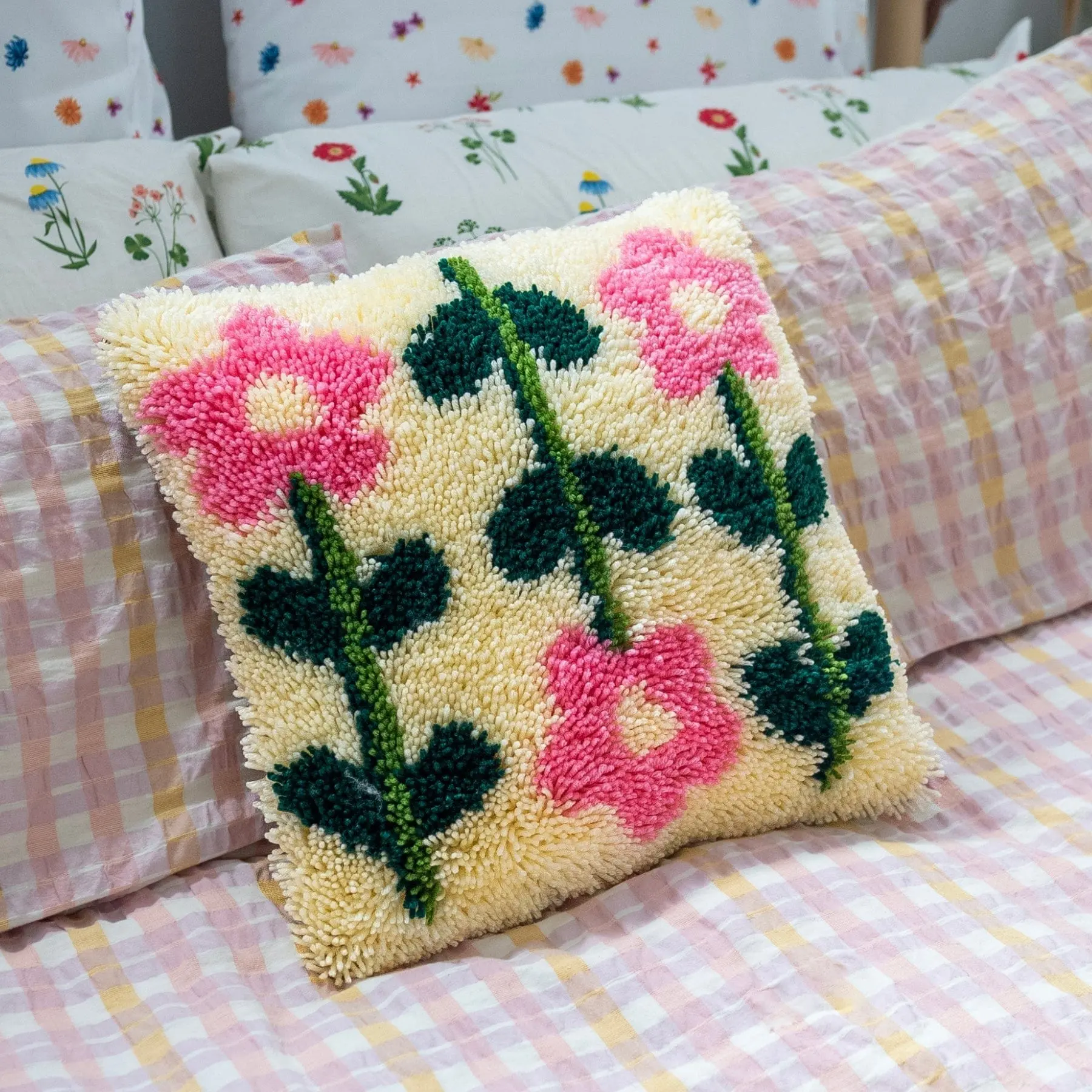 PASTEL PICK OF THE BUNCH - Latch Hook Cushion Kit - Image 12