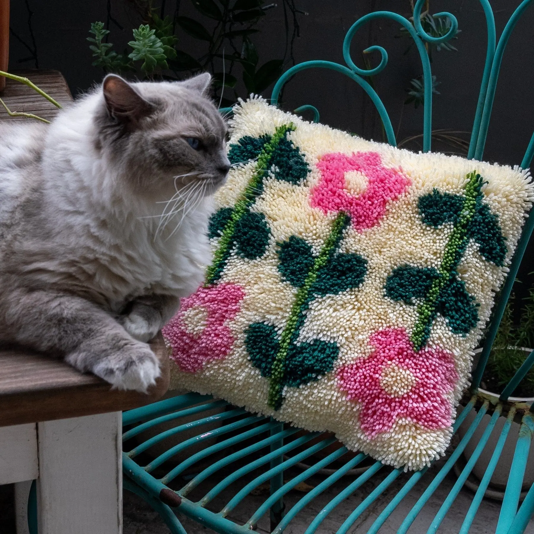 PASTEL PICK OF THE BUNCH - Latch Hook Cushion Kit - Image 2