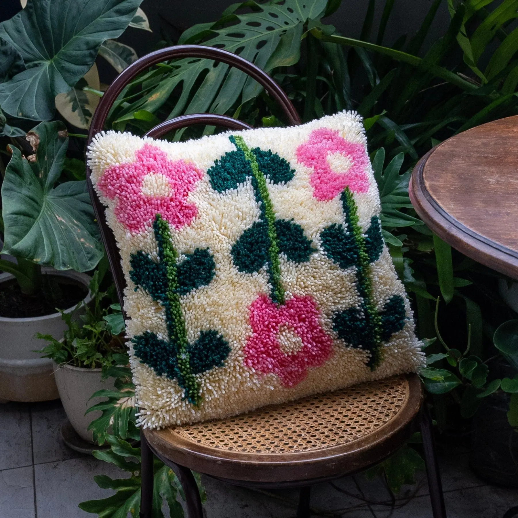 PASTEL PICK OF THE BUNCH - Latch Hook Cushion Kit - Image 3