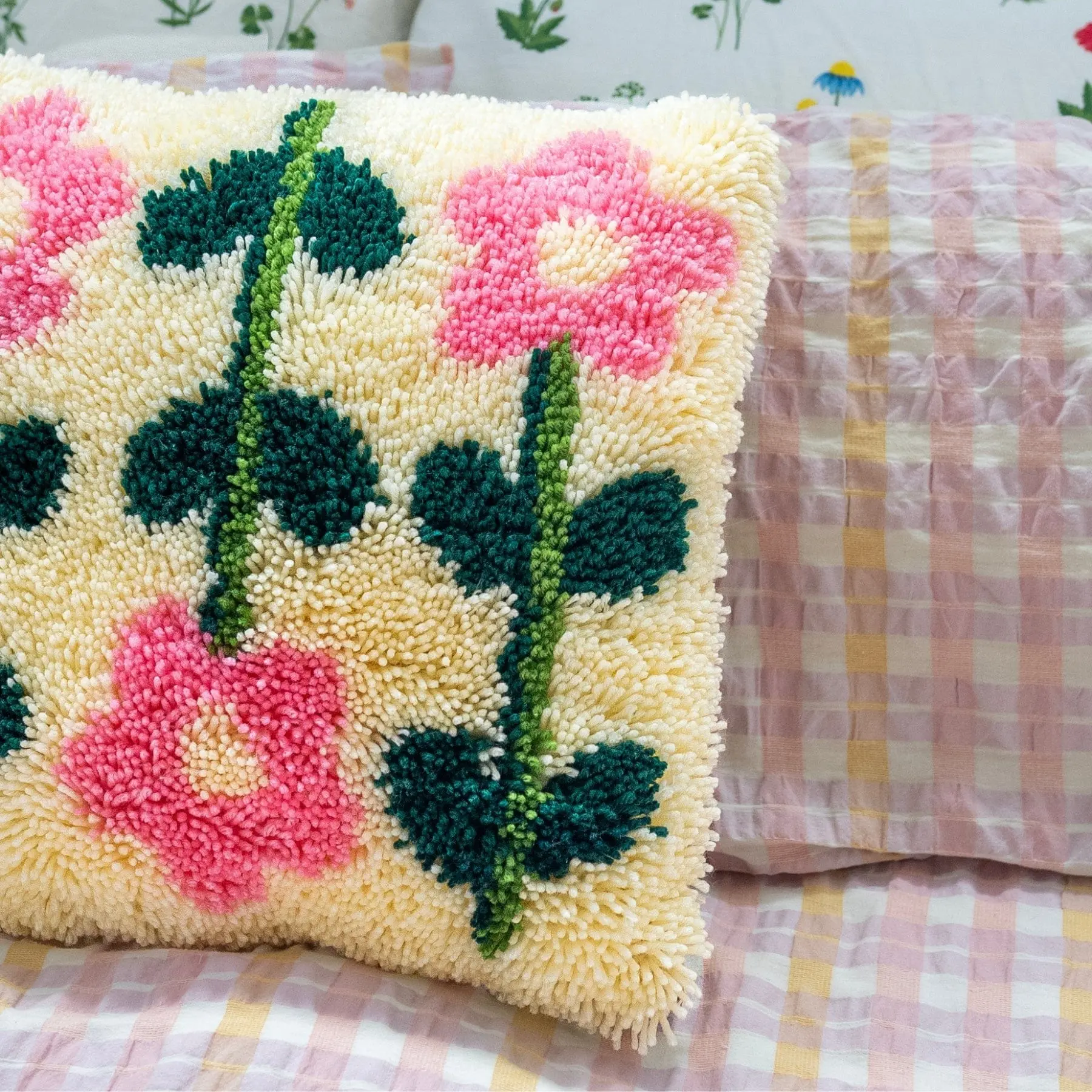 PASTEL PICK OF THE BUNCH - Latch Hook Cushion Kit - Image 5