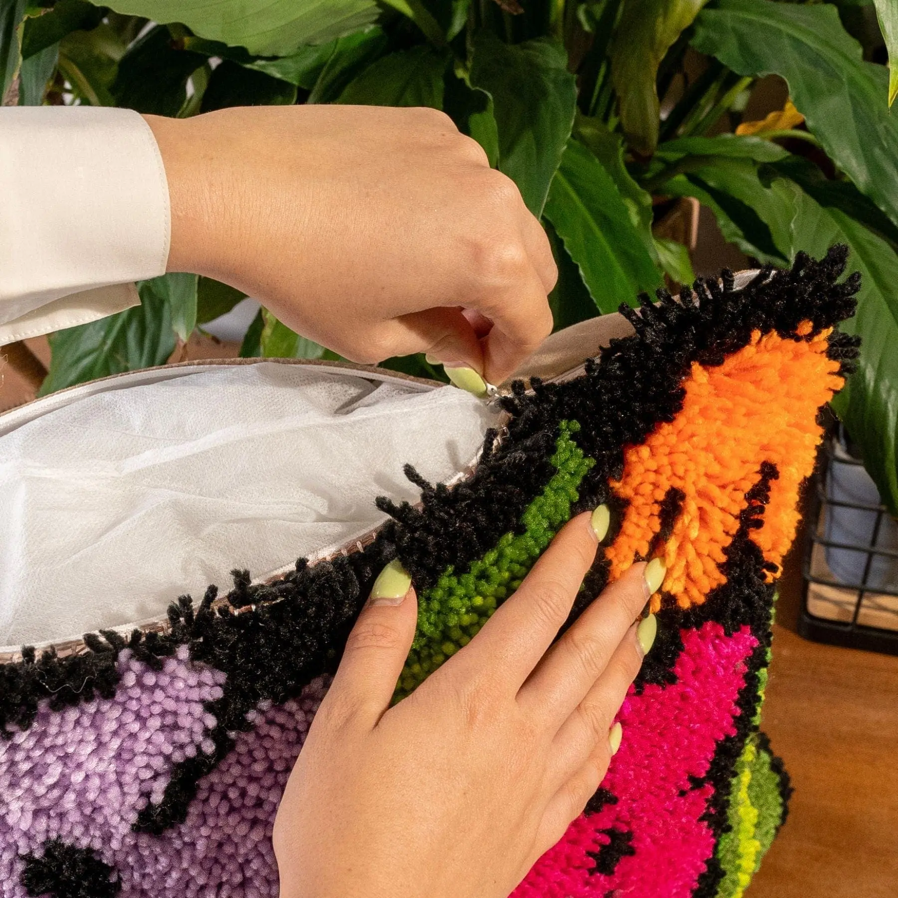PRETTY PETALS BLACK - Latch Hook Cushion Kit - Image 7