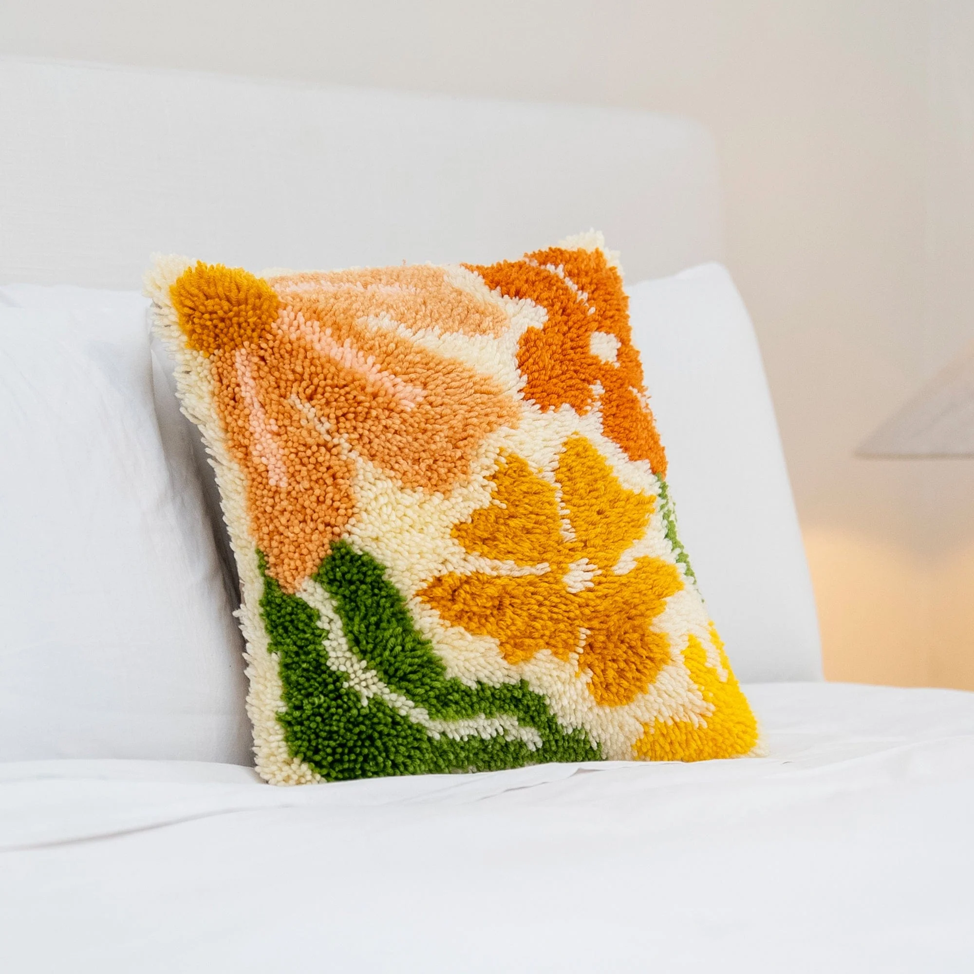 PRETTY PETALS EARTHY - Latch Hook Cushion Kit - Image 3