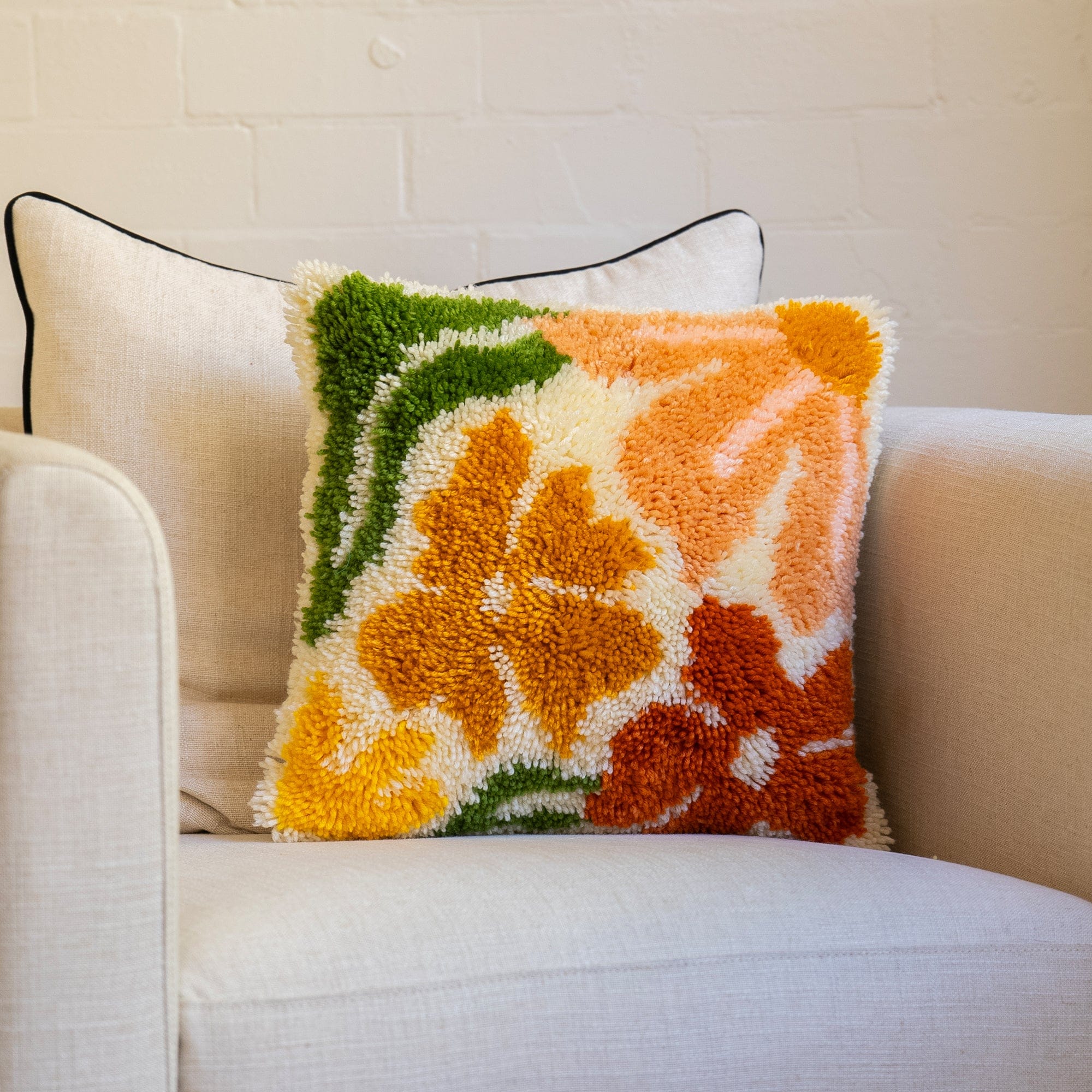 PRETTY PETALS EARTHY - Latch Hook Cushion Kit - Image 4