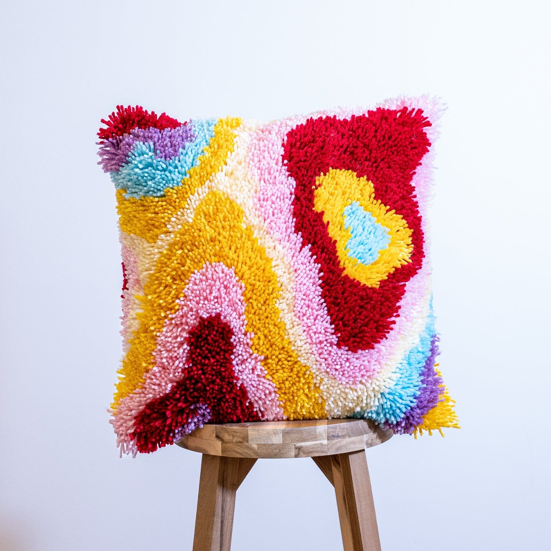 PSYCHEDELIA - Latch Hook Cushion Kit