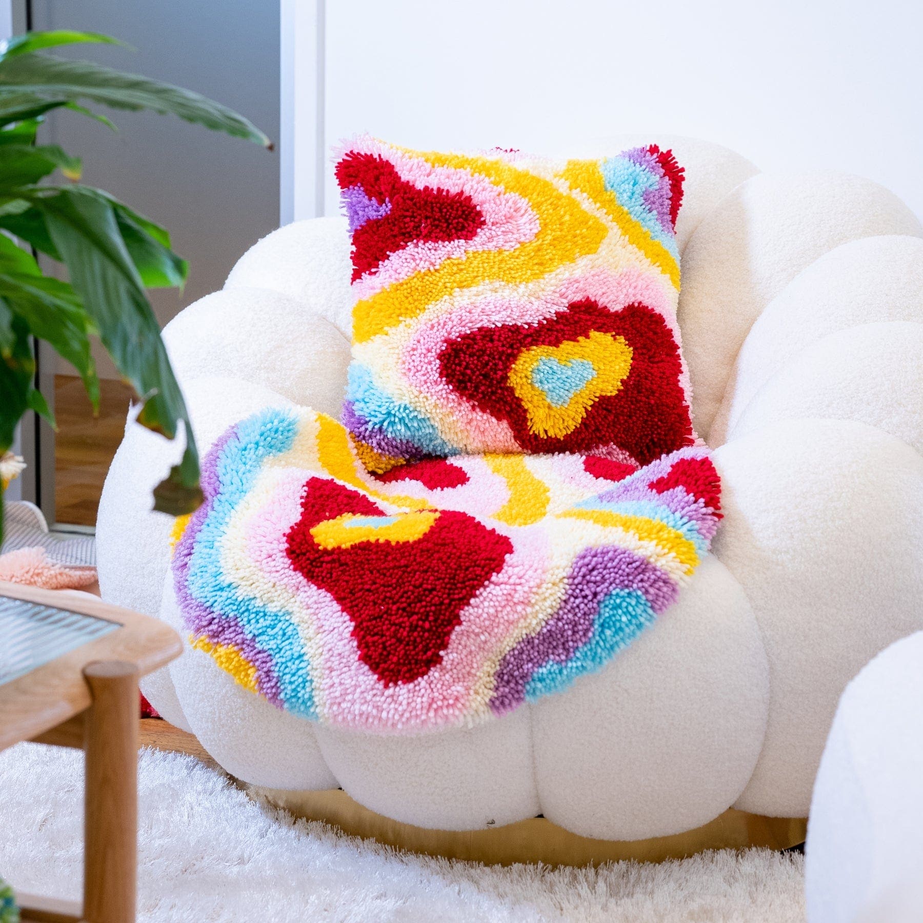 PSYCHEDELIA - Latch Hook Cushion Kit - Image 4