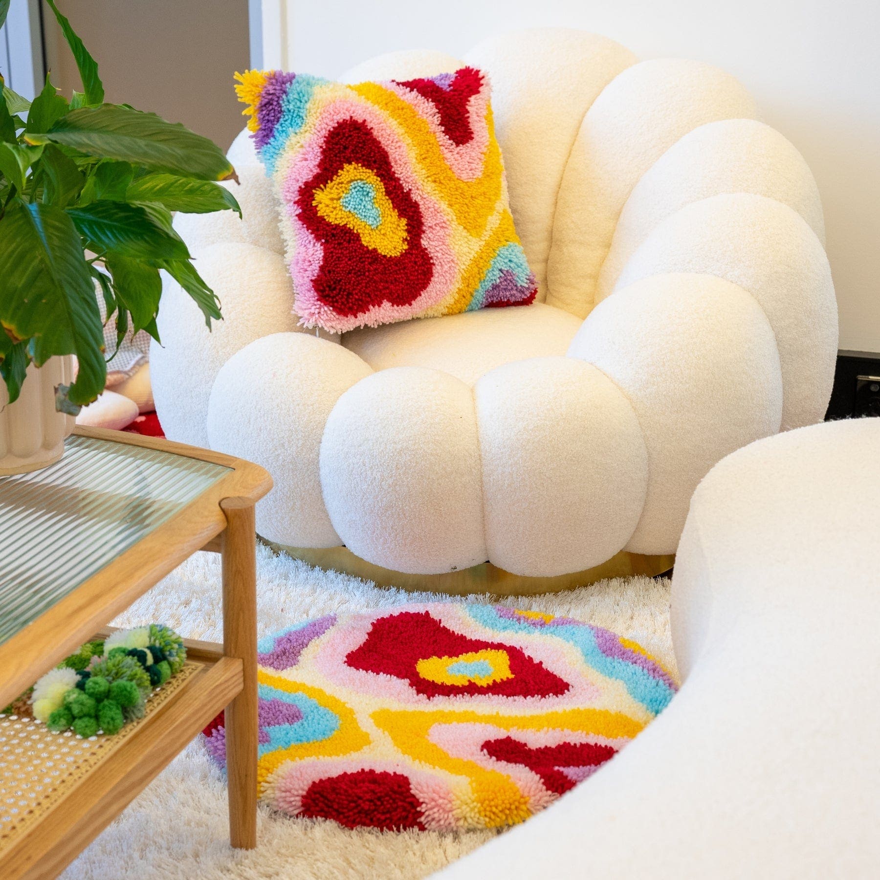 PSYCHEDELIA - Latch Hook Cushion Kit - Image 5