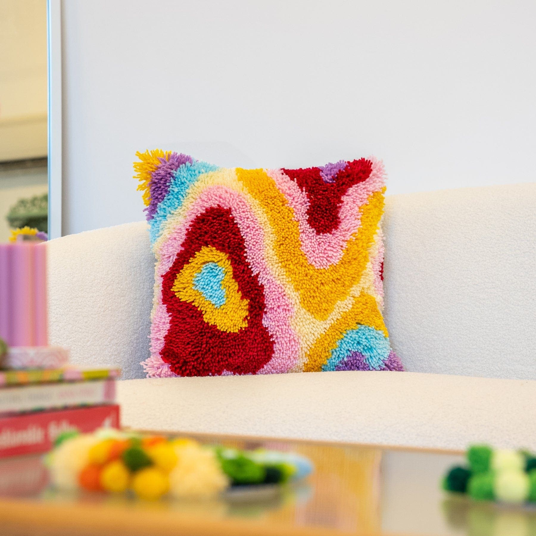PSYCHEDELIA - Latch Hook Cushion Kit - Image 6