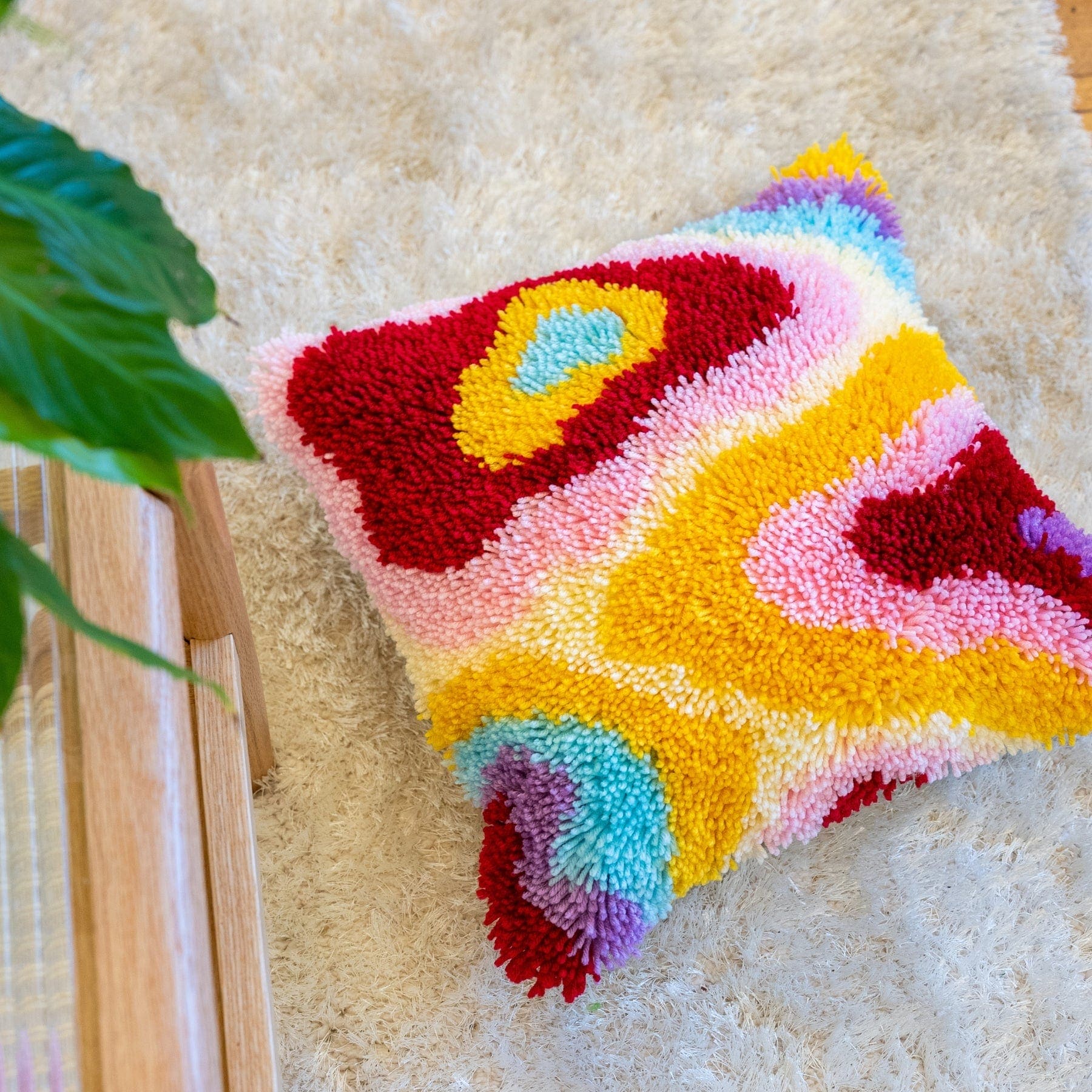 PSYCHEDELIA - Latch Hook Cushion Kit - Image 7