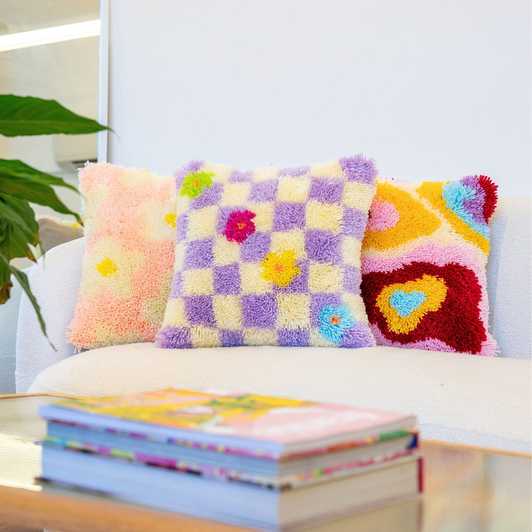 PSYCHEDELIA - Latch Hook Cushion Kit - Image 9