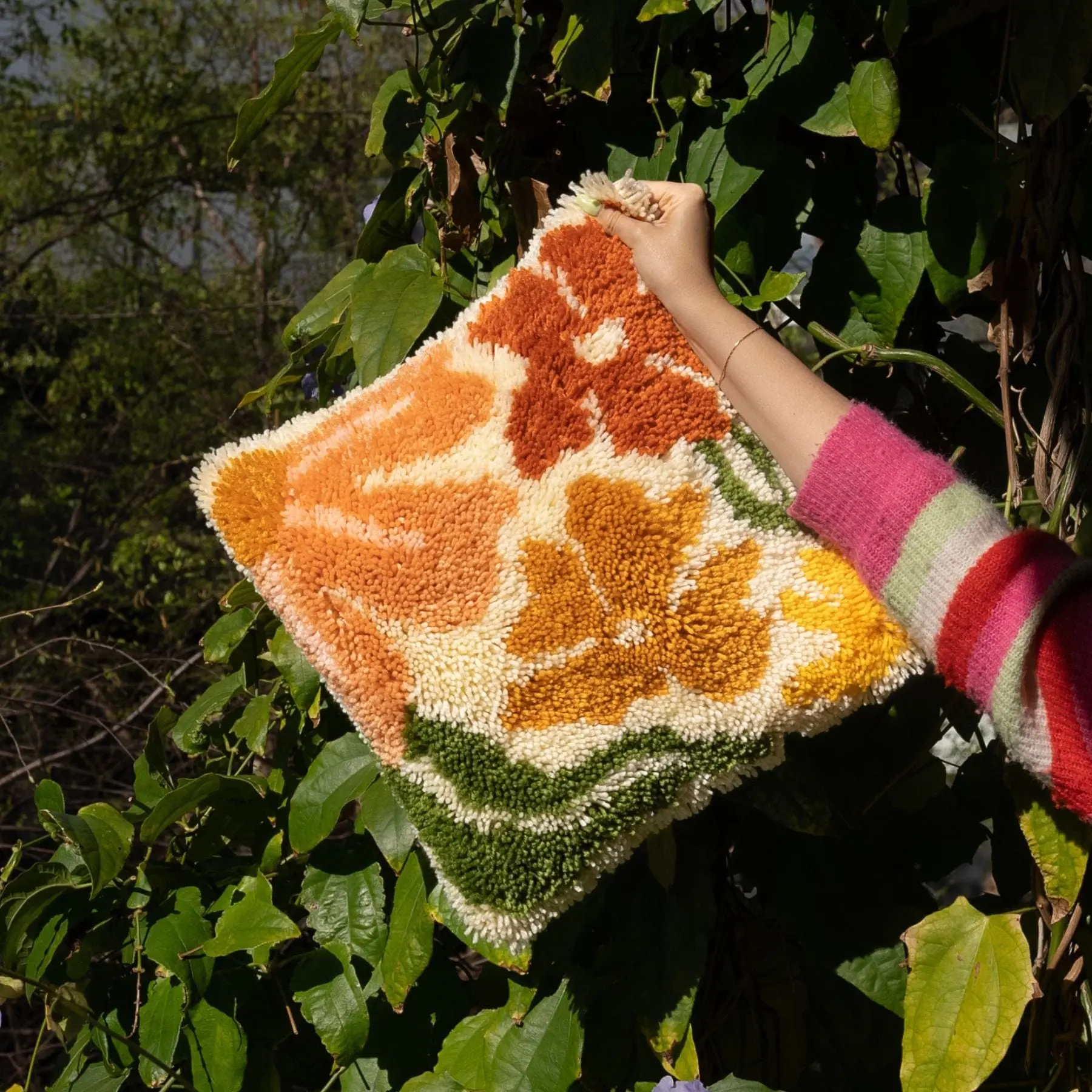 PRETTY PETALS EARTHY - Latch Hook Cushion Kit - Image 12