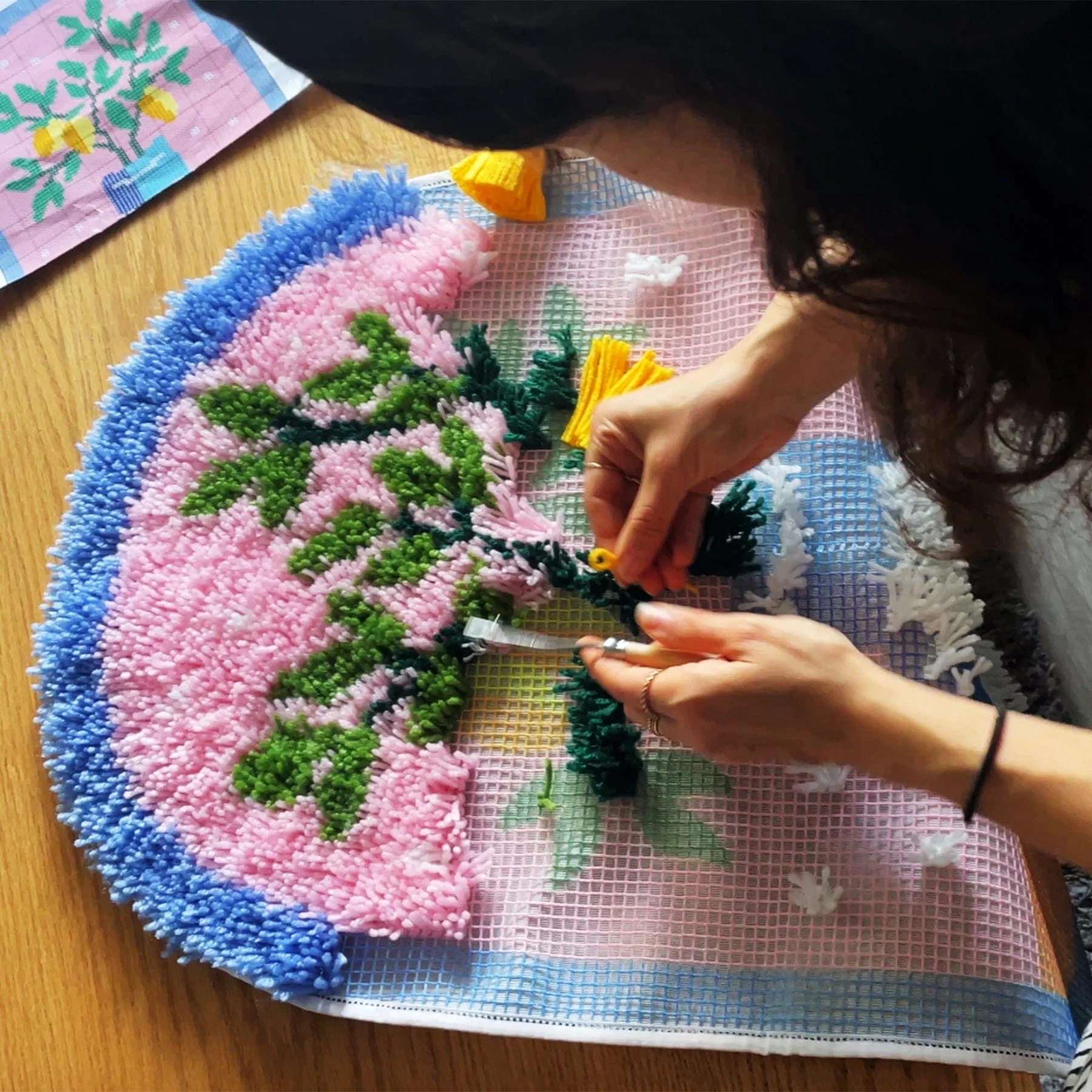 LEMONS FLOWER VASE - XL Rug Making Kit - Image 8